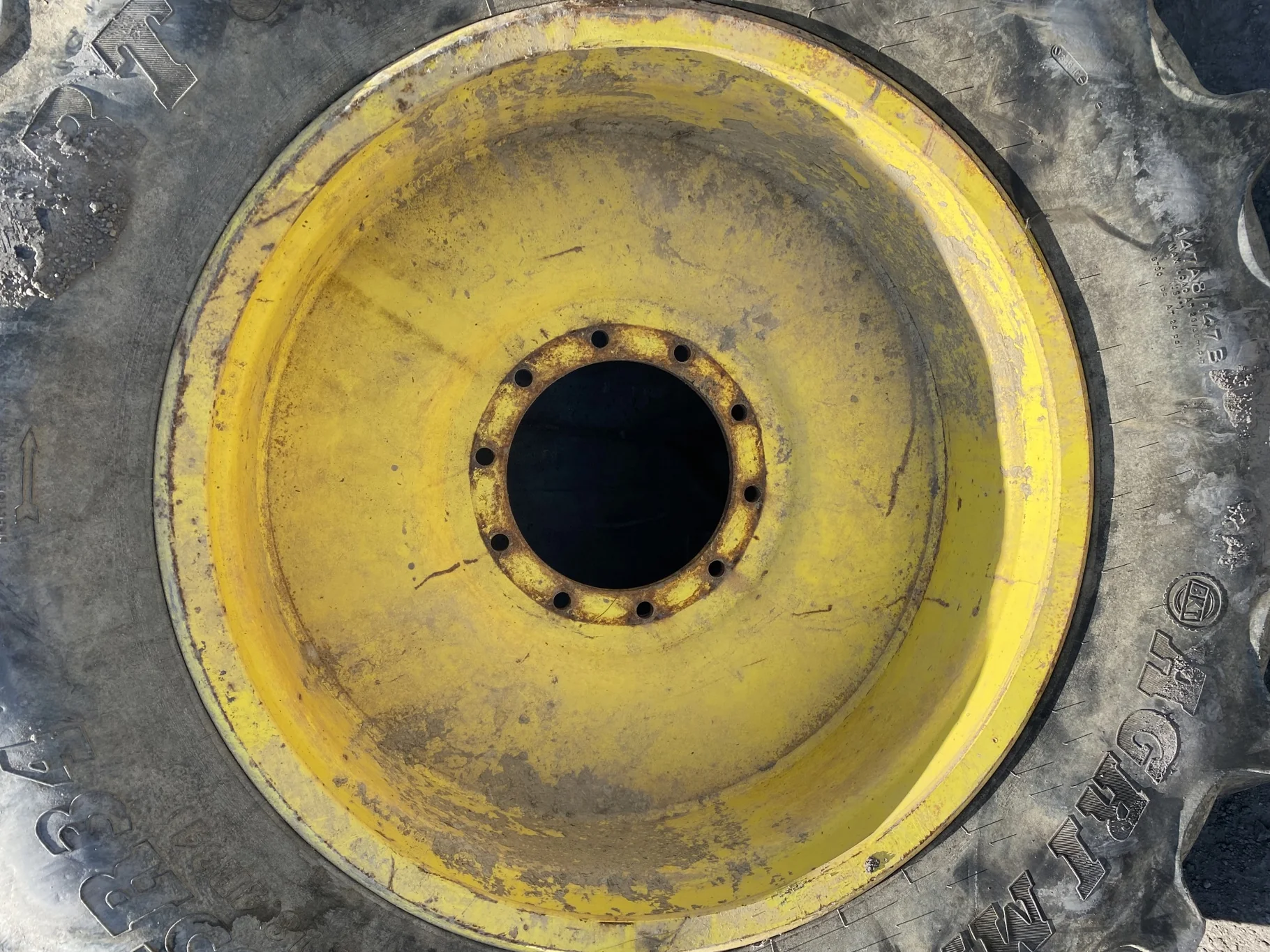 Used 60% 460/85R34 (18.4R34) BKT Agrimax RT 855 R-1W (147A8/B) TL on a 16 x 34 JD Yellow 10 Bo image 7