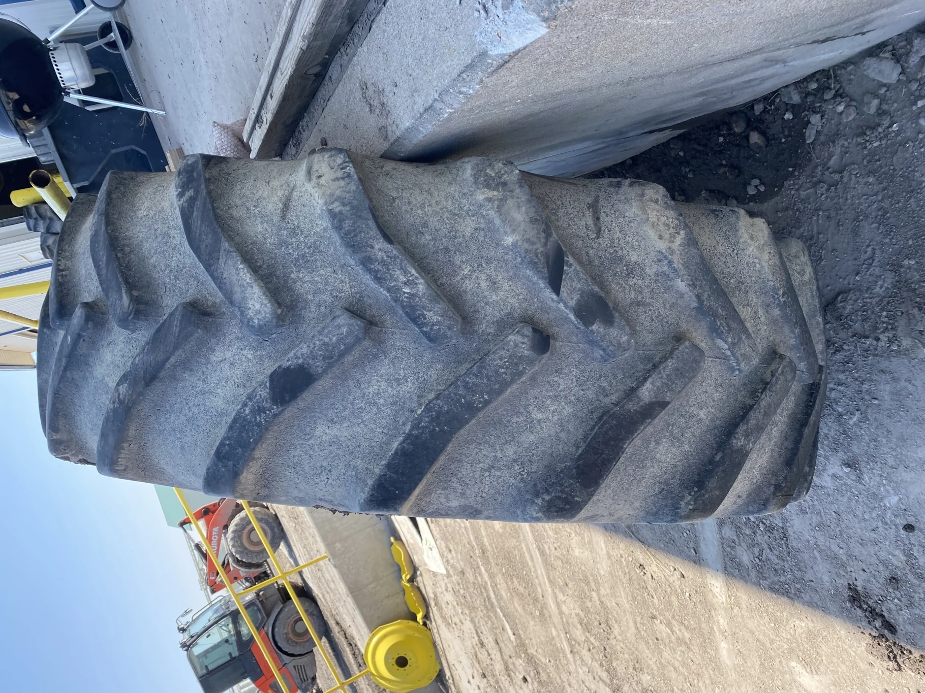 Used 60% 620/70R46 Goodyear Super Traction Radial DT820 (176A8) R-1W TL on a 21 x 46 JD Yellow image 3