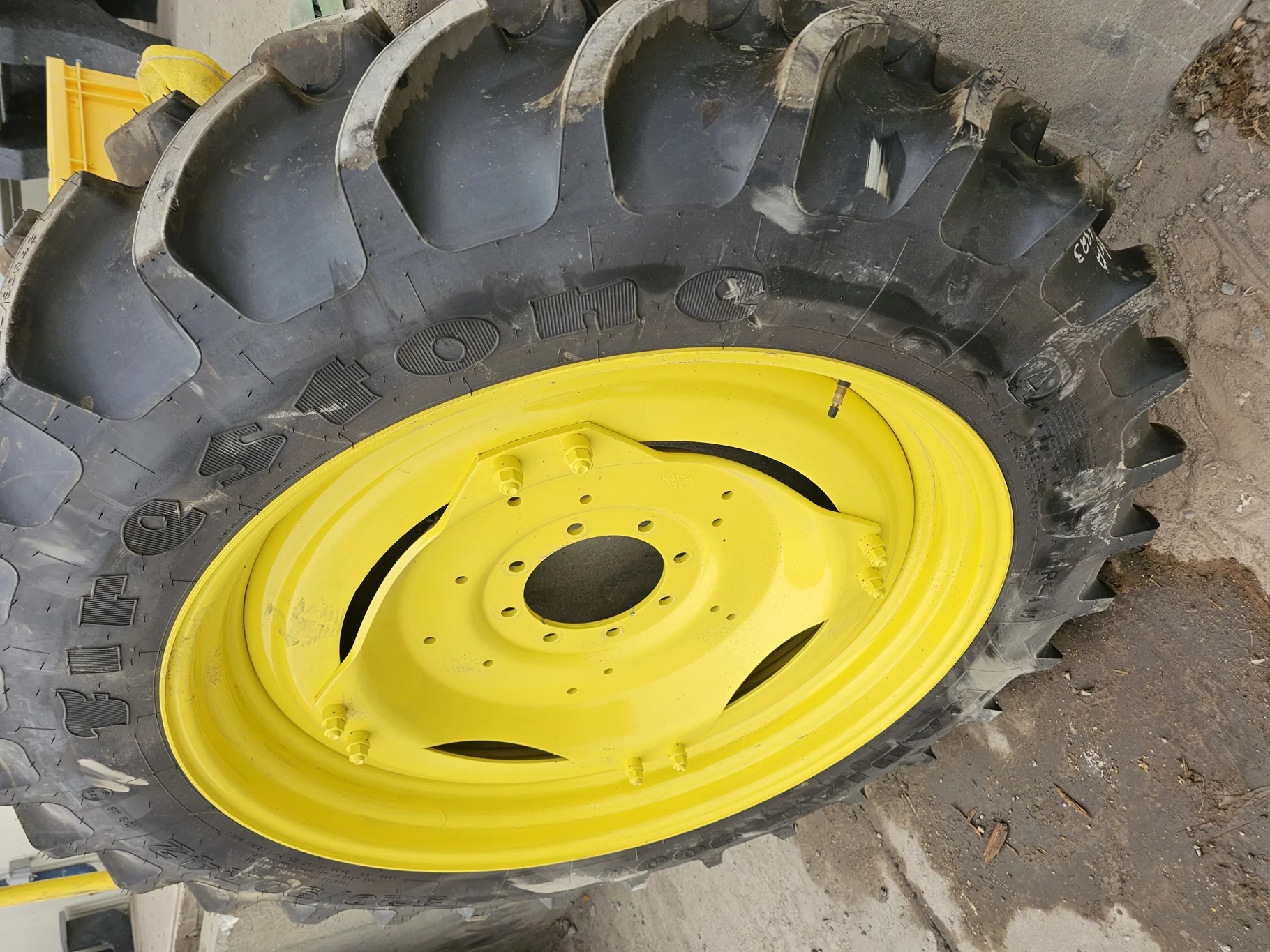 Take Off 320/90R42 Firestone Radial 9000 R-1W (139B) TL on a 10 X 42 John Deere Yellow GKN Waffle Ri