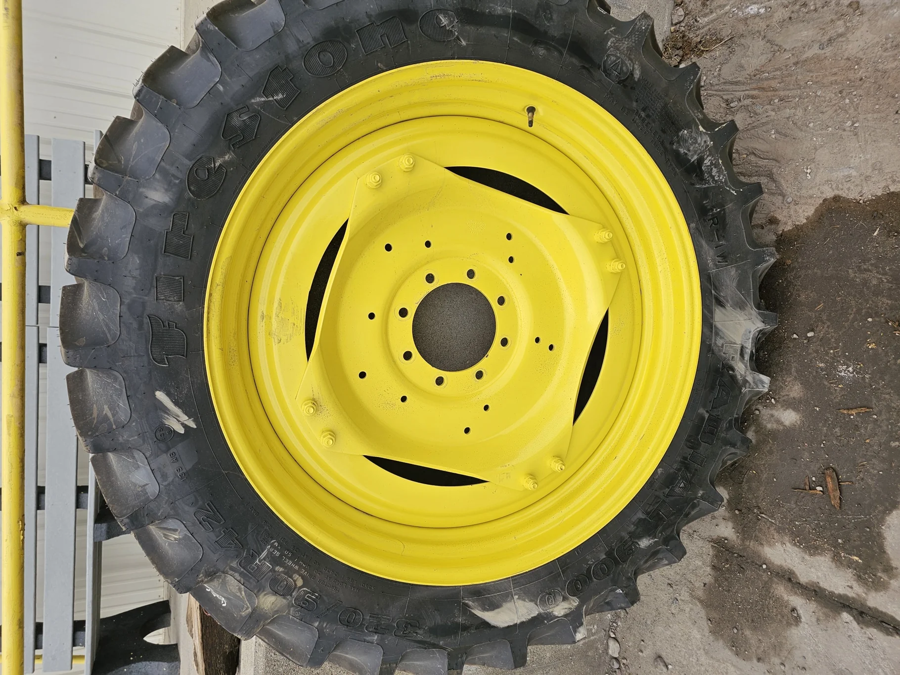 Take Off 320/90R42 Firestone Radial 9000 R-1W (139B) TL on a 10 X 42 John Deere Yellow GKN Waffle Ri image 2