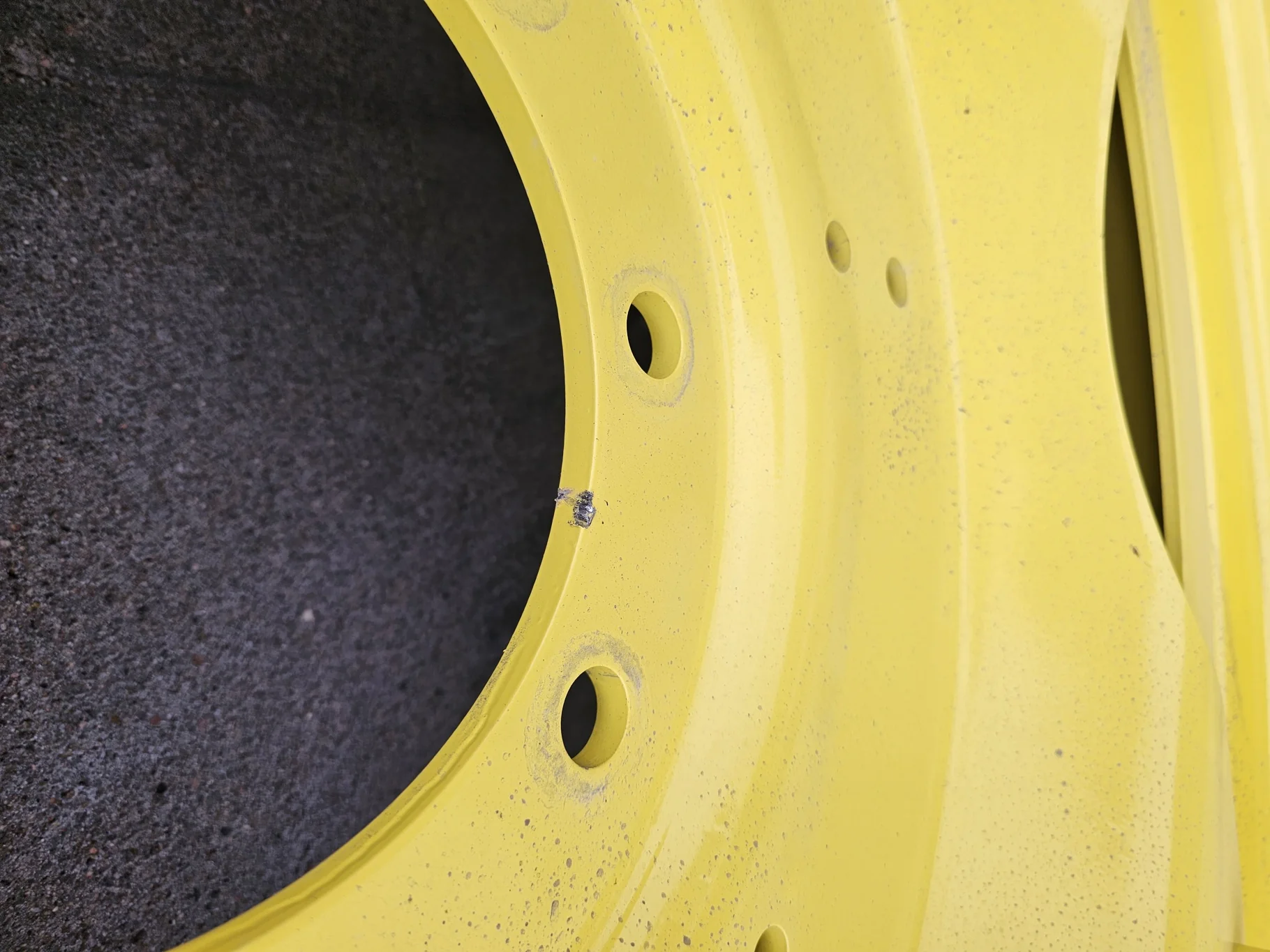 Take Off 320/90R42 Firestone Radial 9000 R-1W (139B) TL on a 10 X 42 John Deere Yellow GKN Waffle Ri image 4