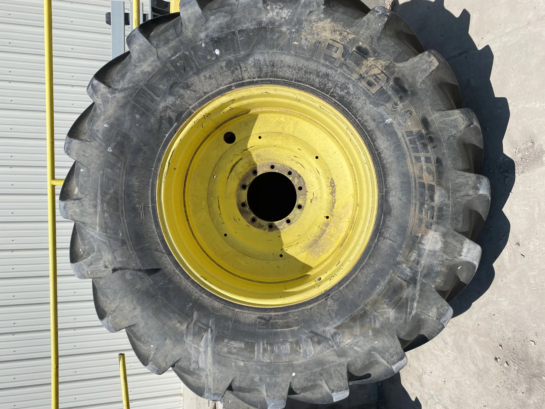 Used 85% IF800/70R38 Michelin AxioBib R-1W 179D TL on a 25 x 38 JD Yellow 10 Bolt Dual Wheel - image 3