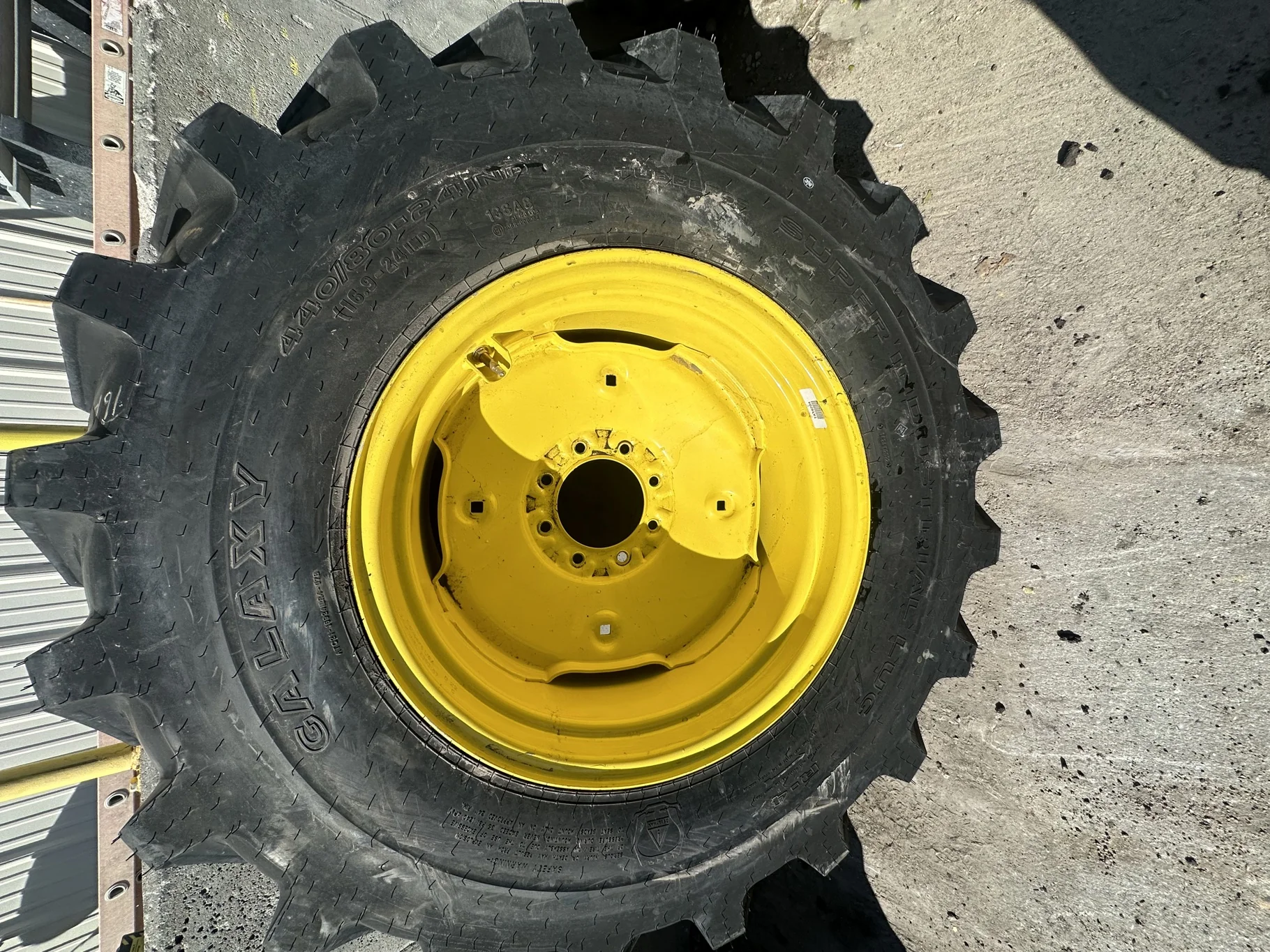 Take-Off 16.9-24/12 Galaxy Super Industrial Lug TL R-4 on 15 X 24 8-8-6 Stamped Pressed JD Yellow image 2