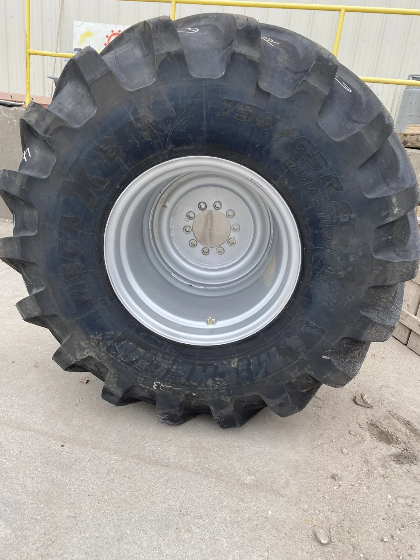 Used 95% 750/65R26 Michelin MegaXbib R-1W 171A8/171B TL on a 25 X 26 CIH Silver 10 Bolt Rear