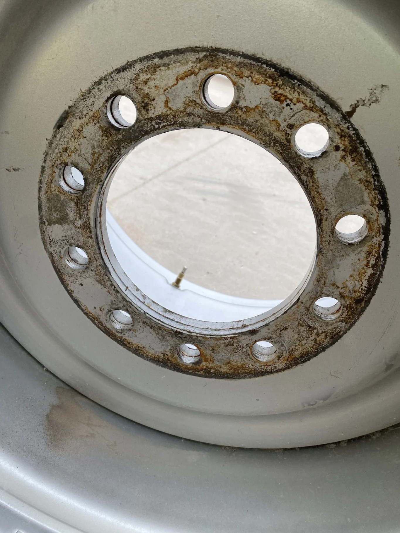 Used 95% 750/65R26 Michelin MegaXbib R-1W 171A8/171B TL on a 25 X 26 CIH Silver 10 Bolt Rear image 5