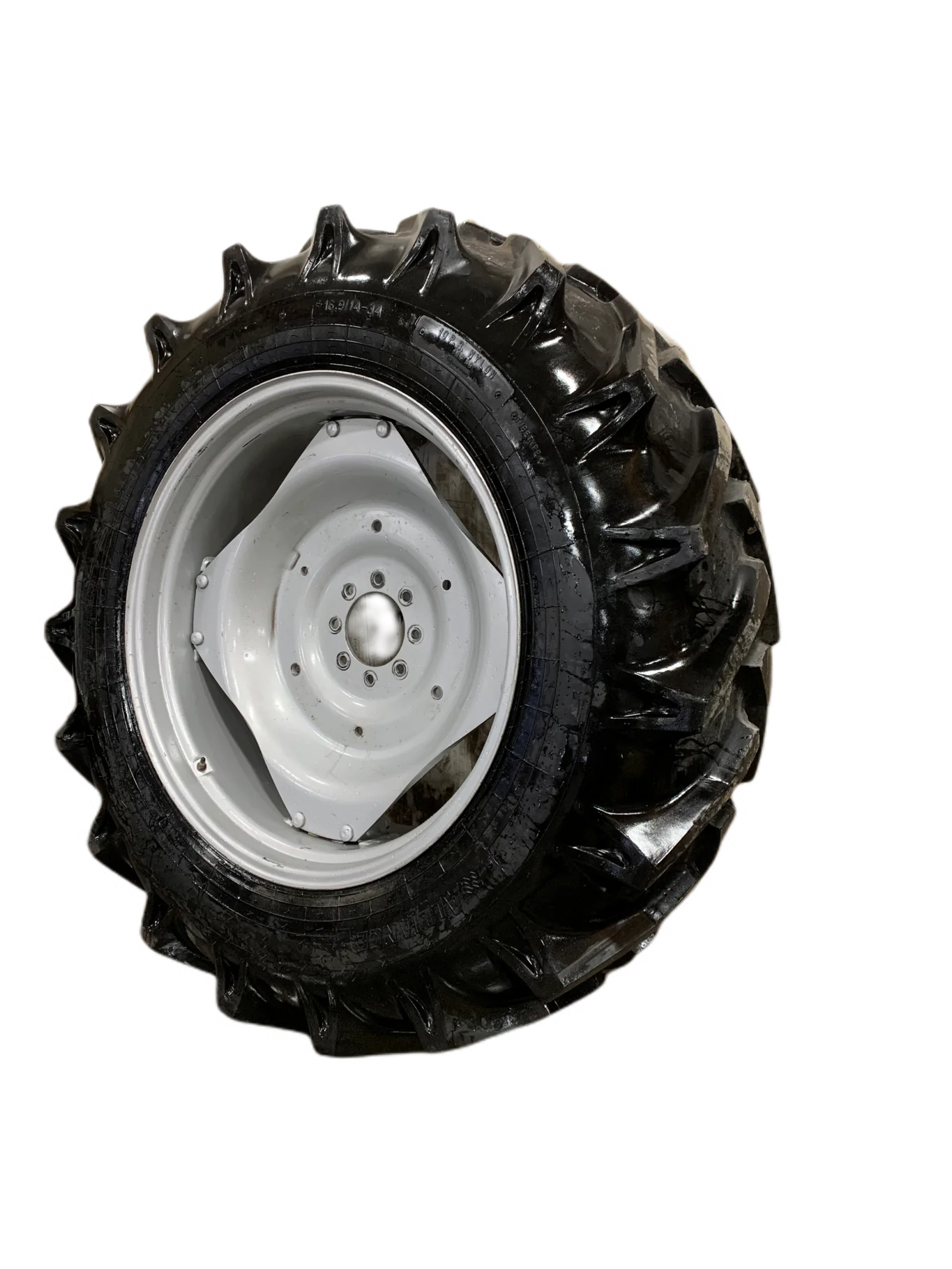 TAKE OFF 16.9-34 #324 RT (8ply) on a Used 13 X 34 CIH GKN Rim - Excellent Condition