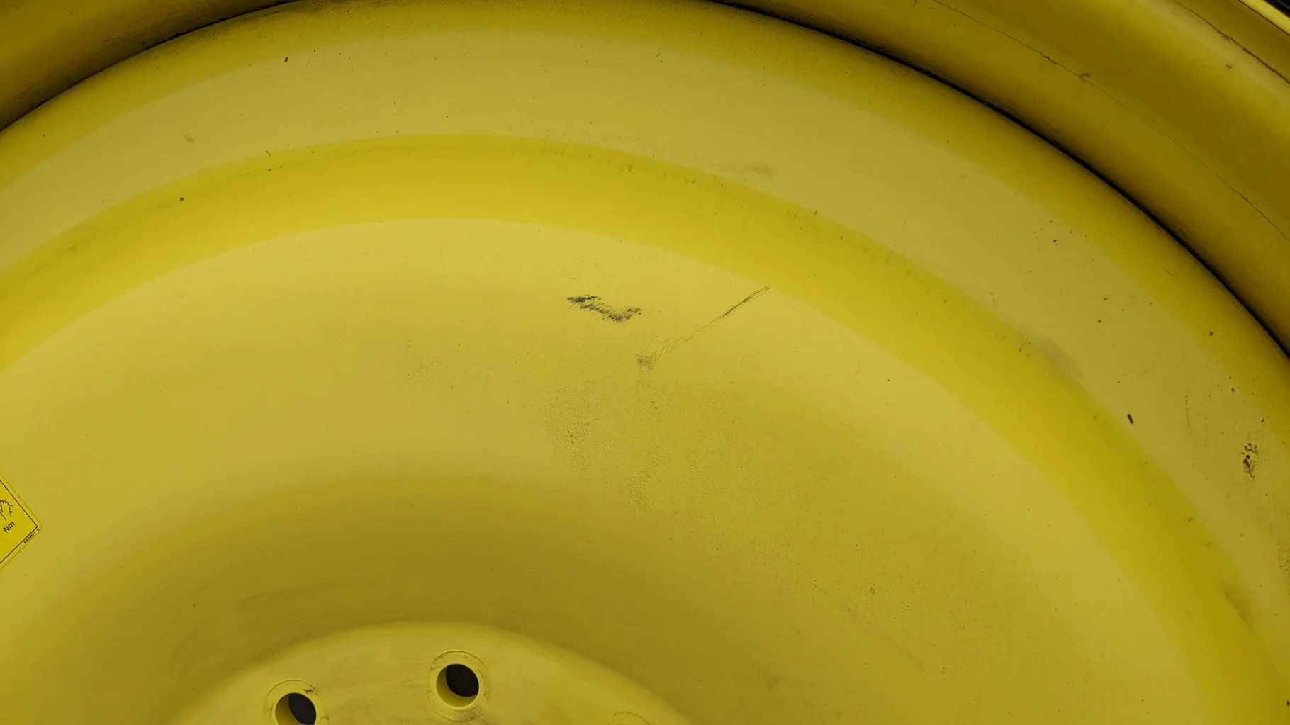 Used 63% VF320/105R46 Alliance 354 AgriFlex R1-W (172D) on a 10 x 46 John Deere Yellow 12 Bolt (.938 image 3