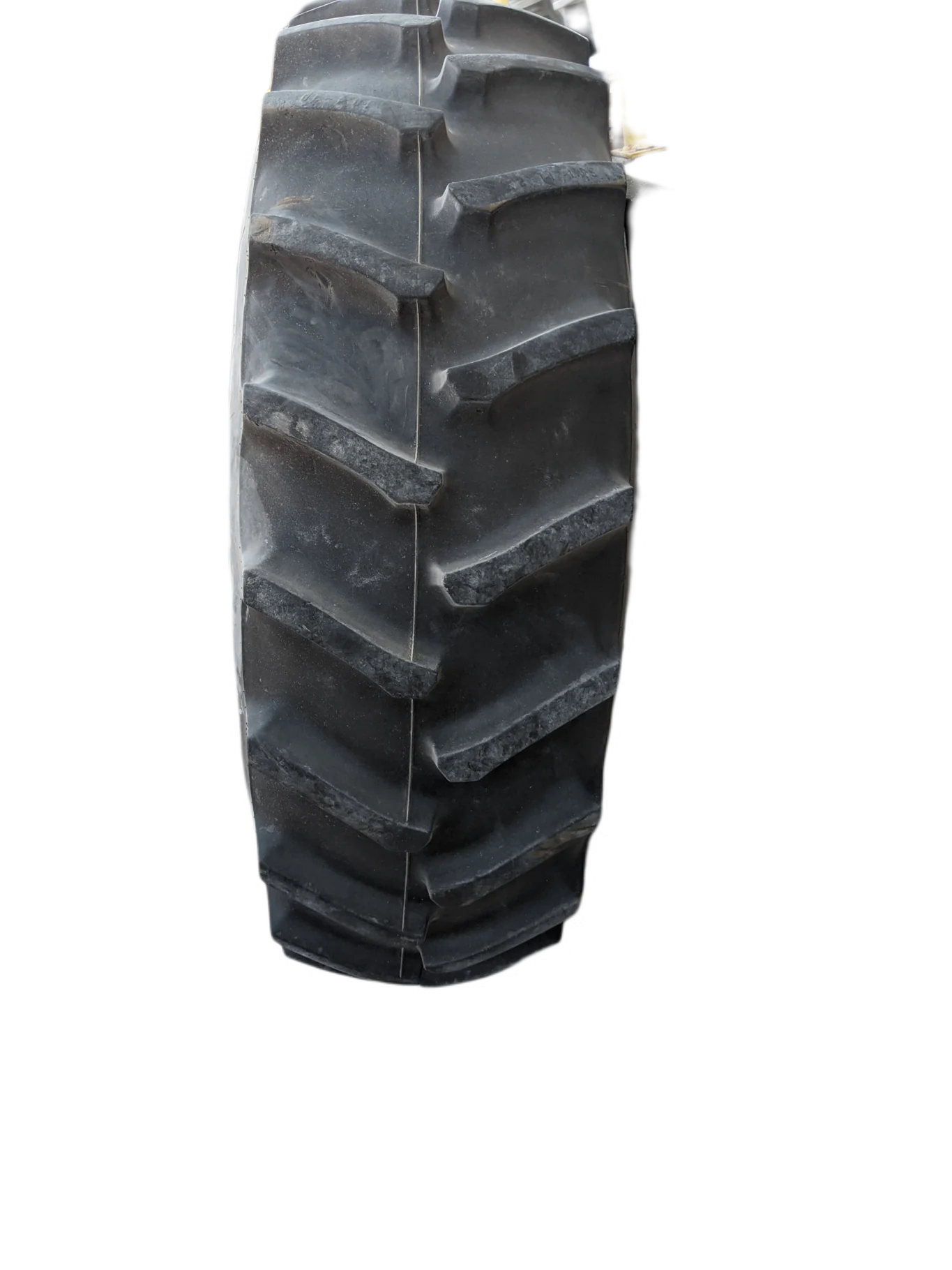 Used 90% 18.4-30 Firestone Super All Traction II 23 R-1 D(10Ply) TL on 15 x 30 NH White Formed Rim - image 4