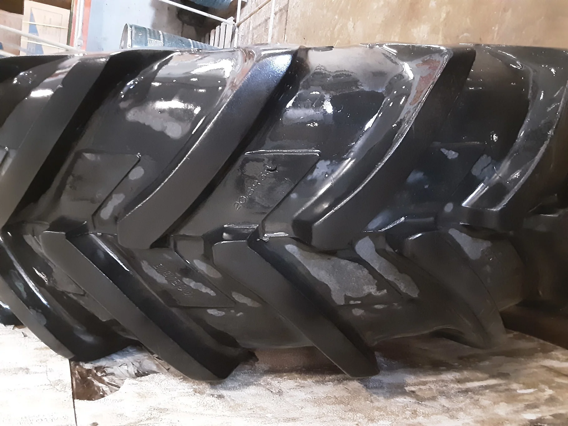 Used 98% 20.8R38 Michelin AgriBib R-1W 153A8/150B TL on a 18 x 38 Fendt Red 10 Bolt (.937) Dual Wh image 3