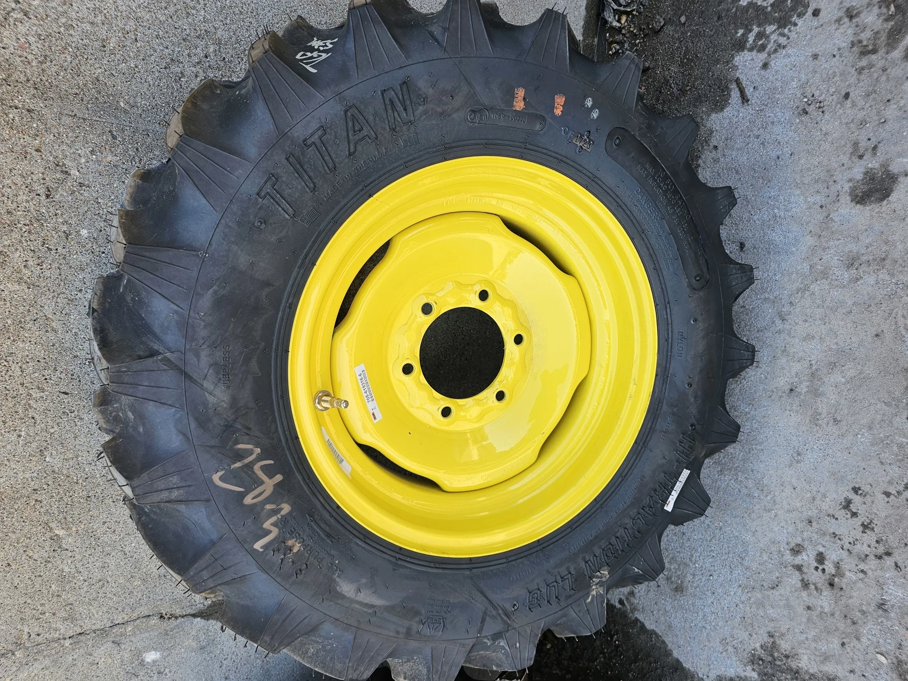 Take-Off 8-16/6 Titan Hi-Traction TL R-1 on 6 X 16 6-6-4.625 Implement JD Yellow Wheel (Assembly) image 2