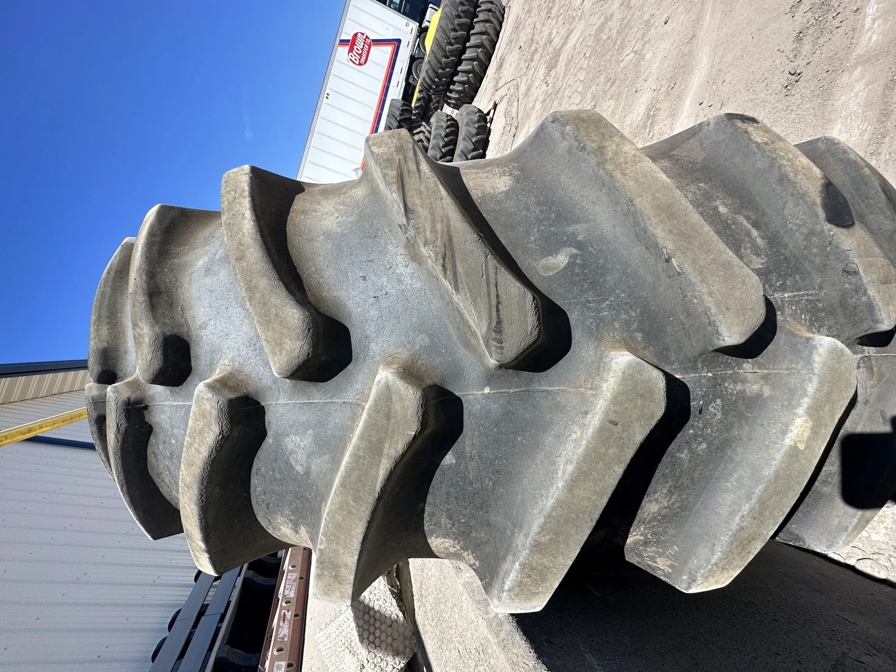 Used 75% 520/85R42 Firestone Radial All Traction 23 R-1 157B TL on 18 x 42 John Deere Yellow10 Bolt image 4