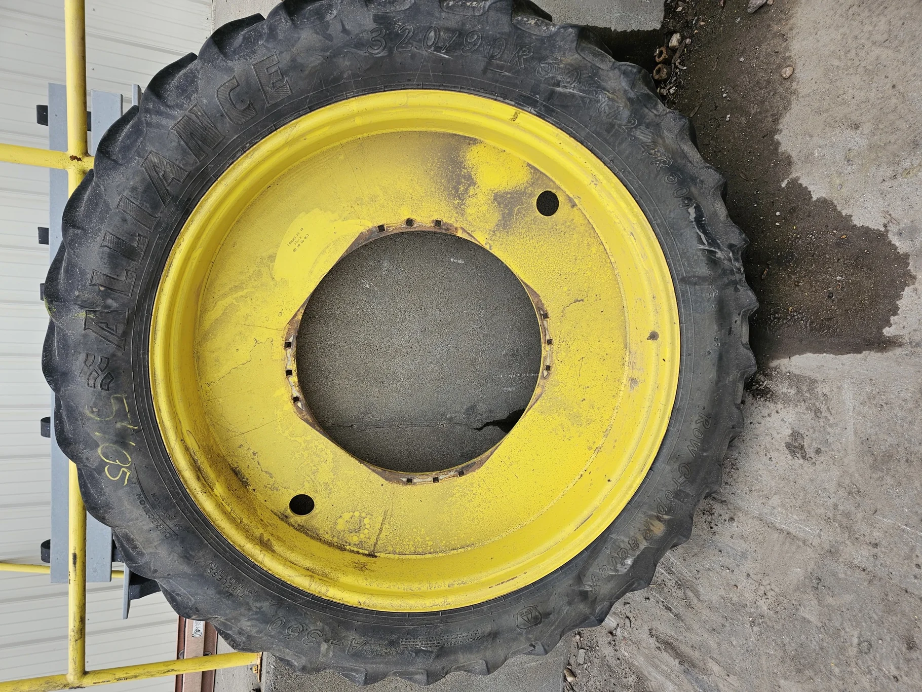 Used 70% 320/90R50 (12.4R50) Alliance 350 Row Crop-Narrow Radial R-1 153A8/150D TL on a 10 x 50 JD image 2