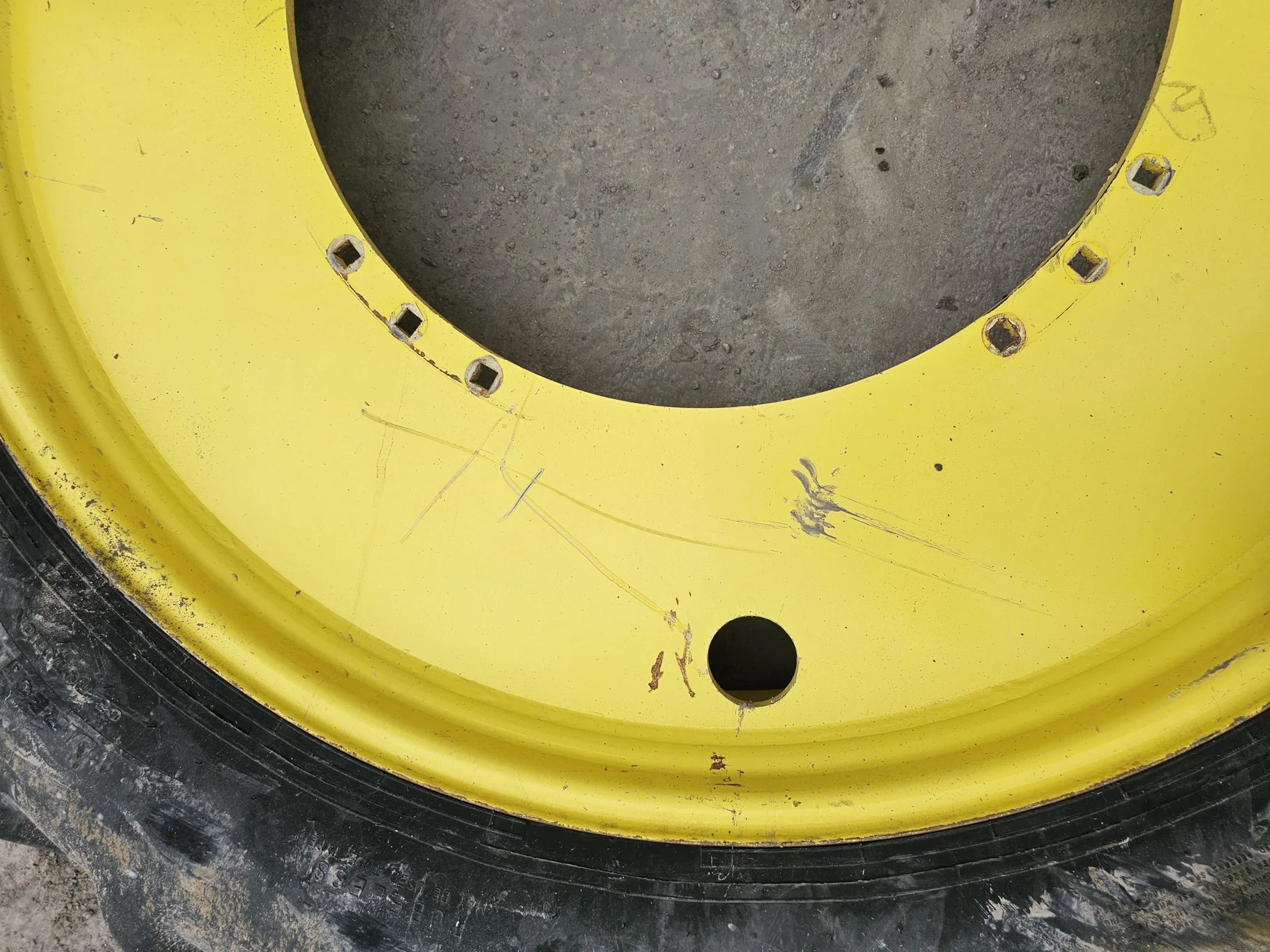 Used 70% 320/90R50 (12.4R50) Alliance 350 Row Crop-Narrow Radial R-1 153A8/150D TL on a 10 x 50 JD image 6