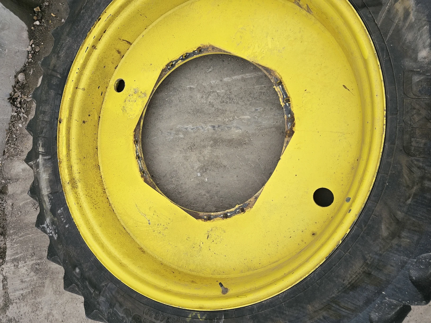 Used 80% 320/90R50 (12.4R50) BKT Agrimax RT945 R-1 150A8 TL on a 10 x 50 JD Yellow Pronar 2 Pi image 5