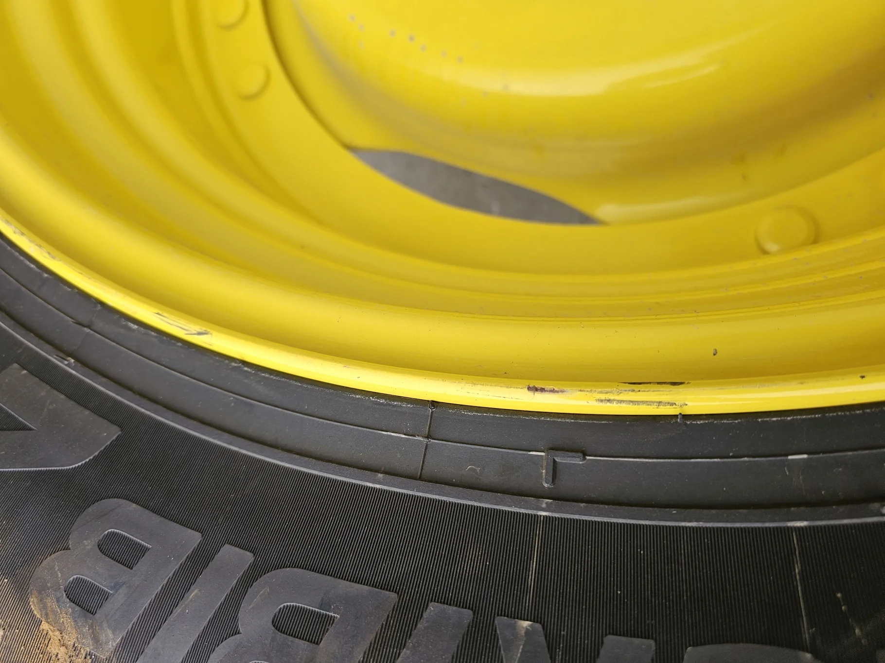 USED 90% 380/85R34 (14.9R34) Michelin AgriBib 2 R-1W 142A8/142B TL on a 13 X 34 JD Yellow Waff image 5
