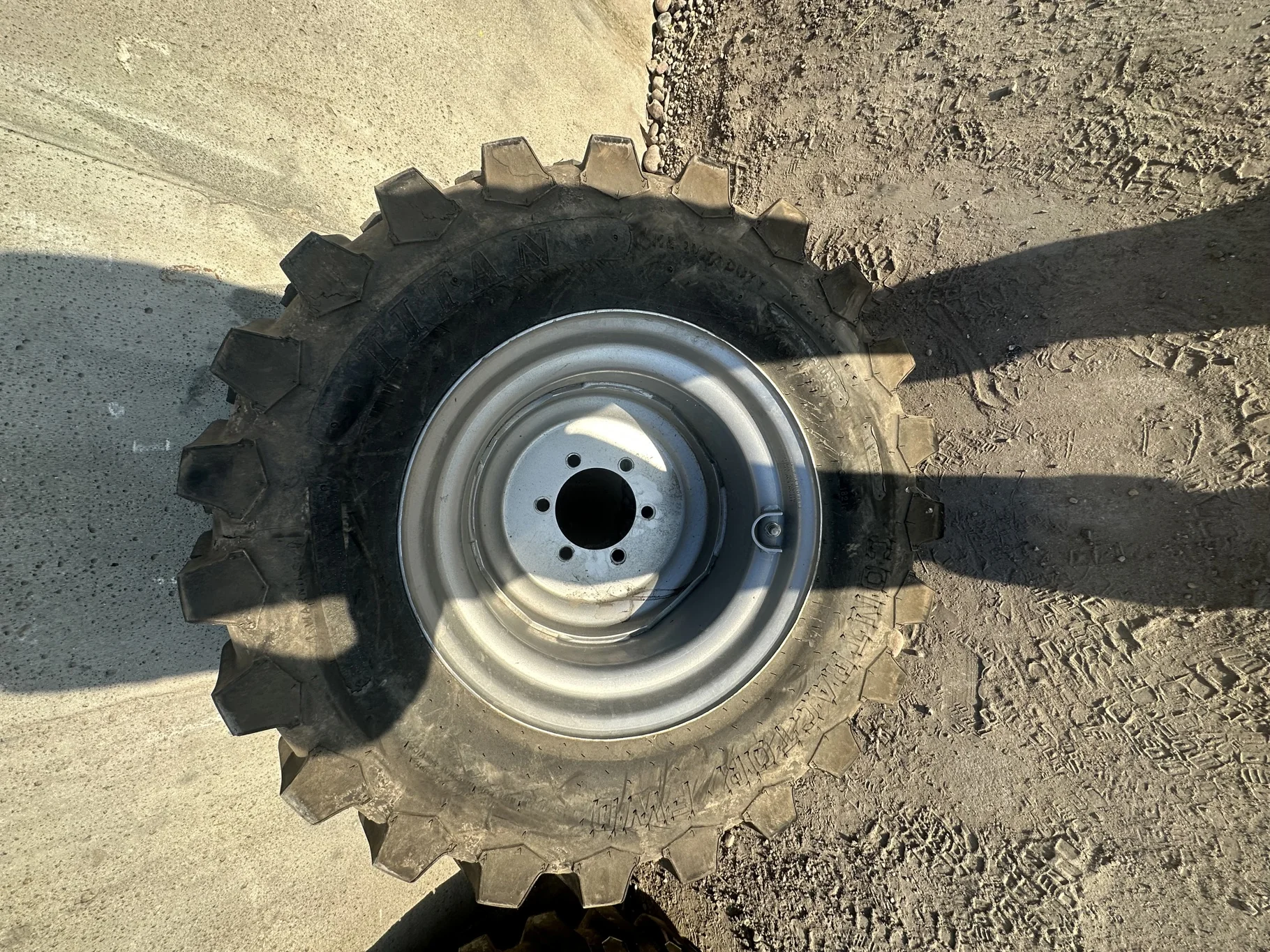 USED 95% 12-16.5 Titan Trac Loader NHS C(6Ply) TL on a 9.75 X 16.5 Silver Mist 6 Bolt Imp Wheel image 2