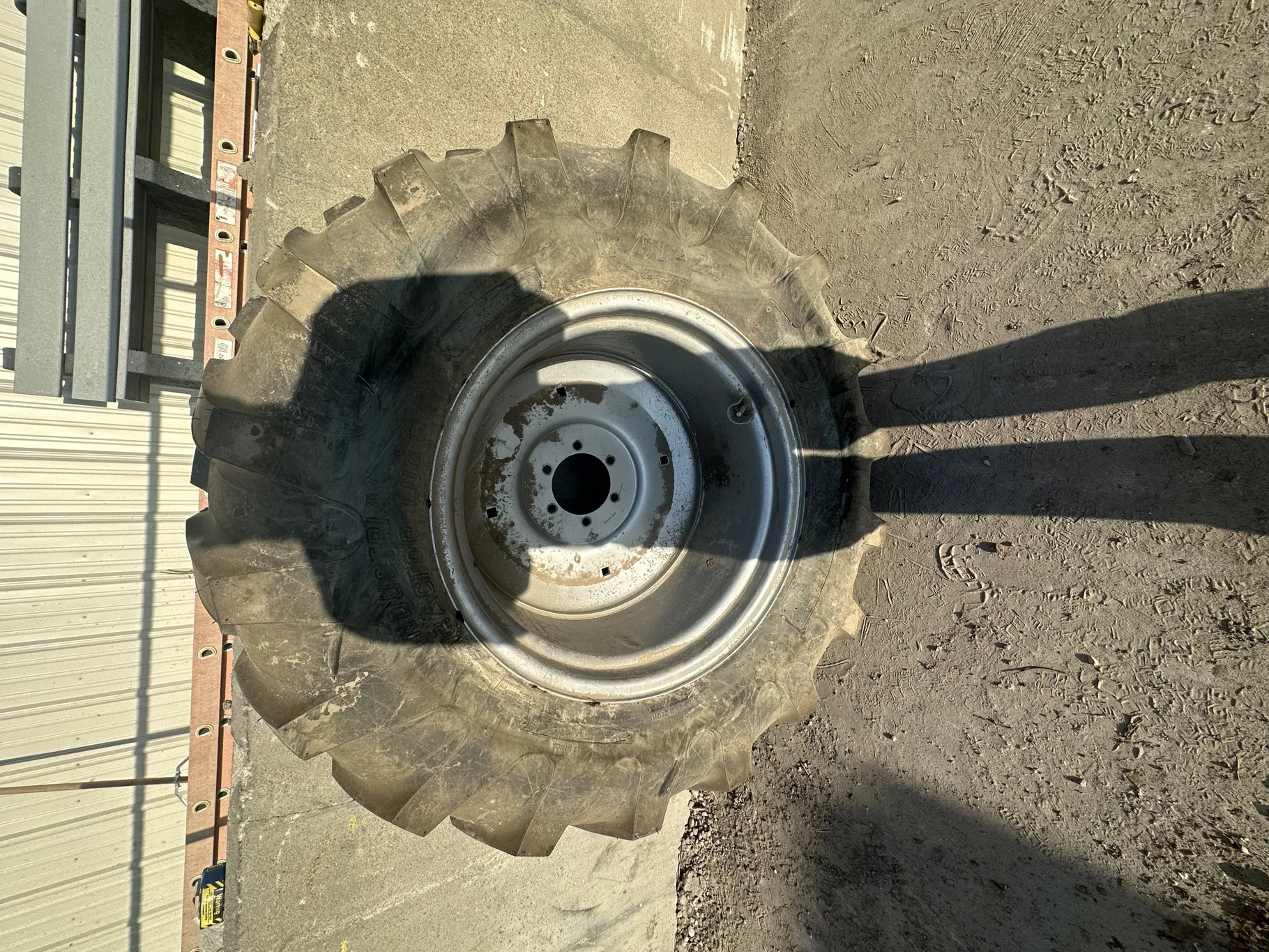 Take Off 17.5L-24 Titan Industrial Tractor Lug R-4 D(8Ply) TL on a 15 X 24 CIH 6loop wheel (6-20.25) image 2