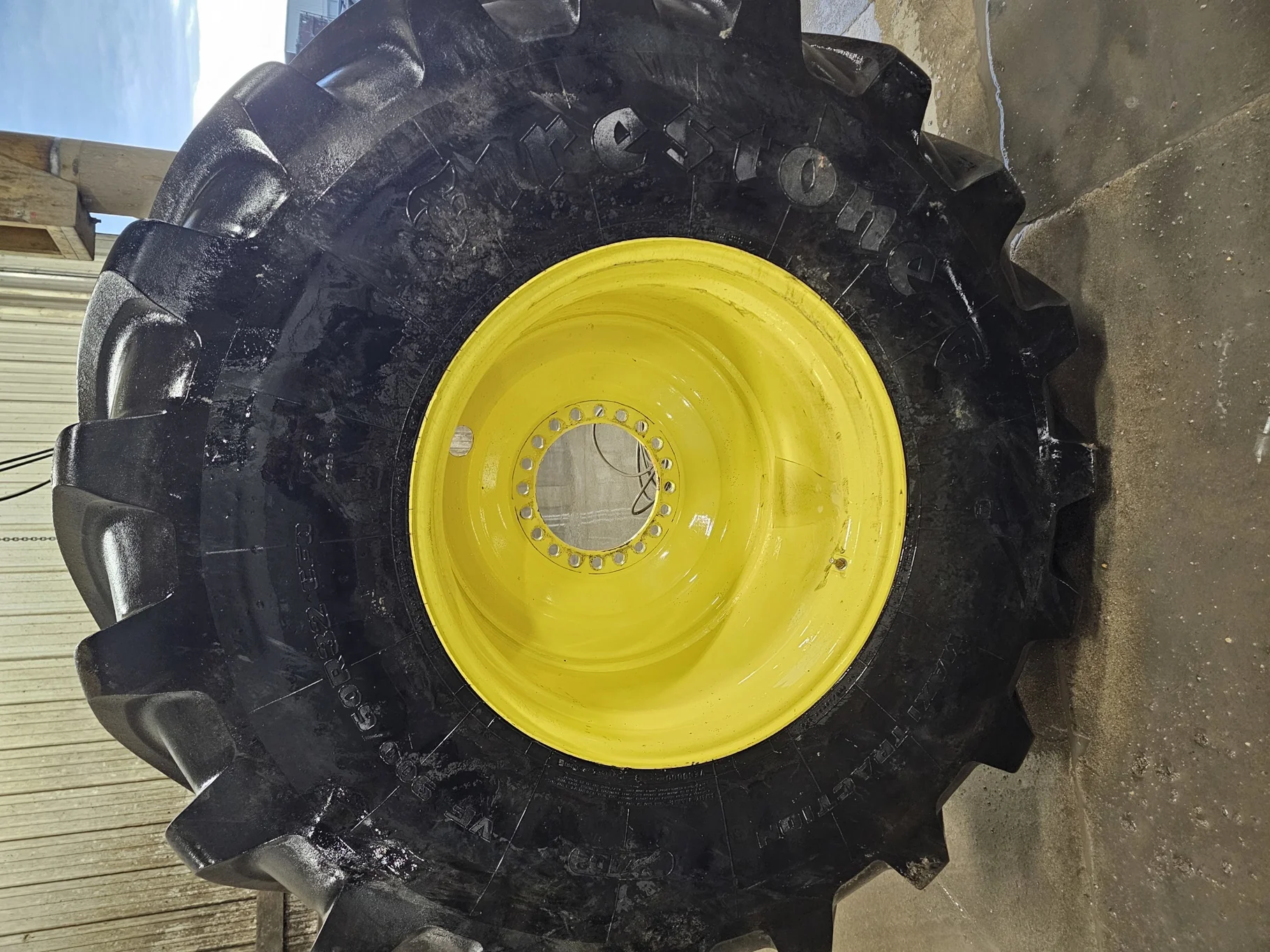 Used VF900/60R32 193B Firestone CFO Maxi Traction TL R-1W on 27 X 32 20-13.189-11.07-2.75 Combine JD image 2