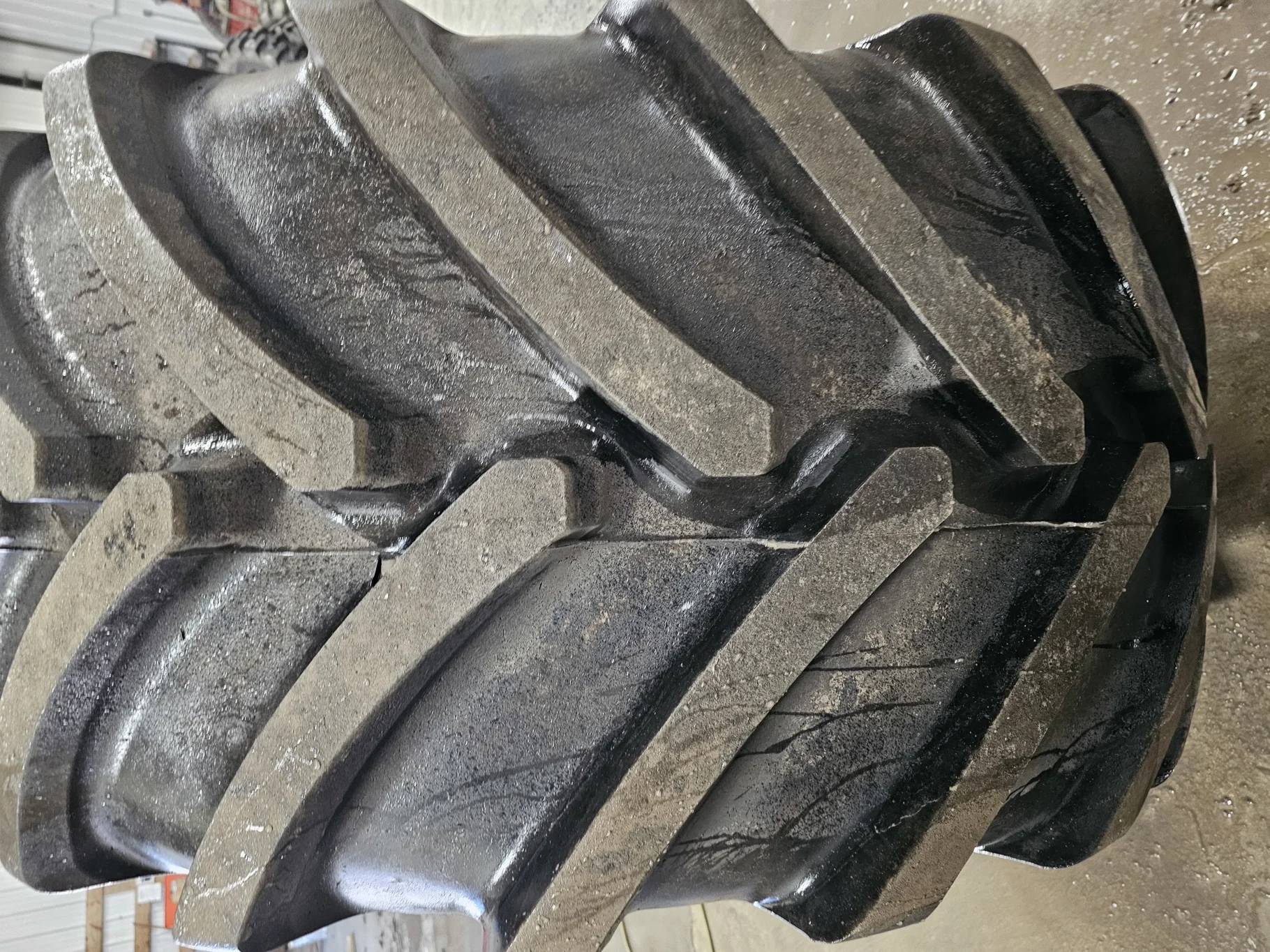 Used VF900/60R32 193B Firestone CFO Maxi Traction TL R-1W on 27 X 32 20-13.189-11.07-2.75 Combine JD image 3