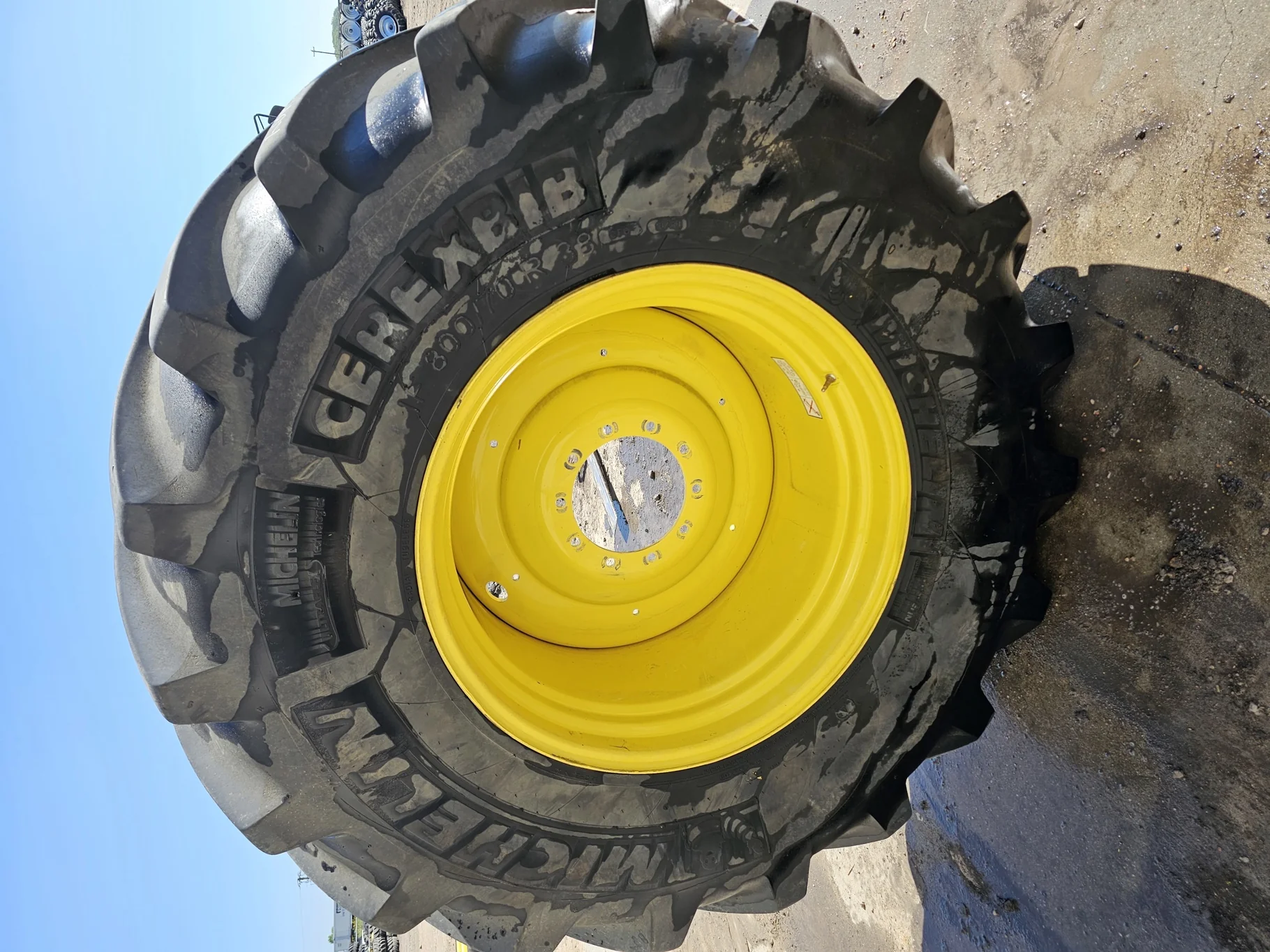 Used 90% IF800/70R38 CFO+ Michelin CerexBib 2 R-1W 187A8 TL on a 27 x 38 JD Yellow 10 Bolt Combine W image 2