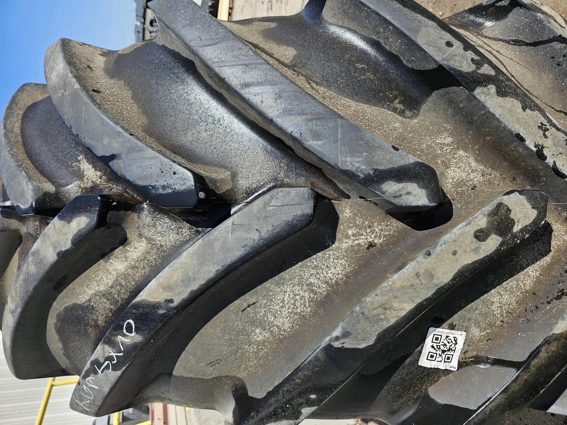 Used 90% IF800/70R38 CFO+ Michelin CerexBib 2 R-1W 187A8 TL on a 27 x 38 JD Yellow 10 Bolt Combine W image 3
