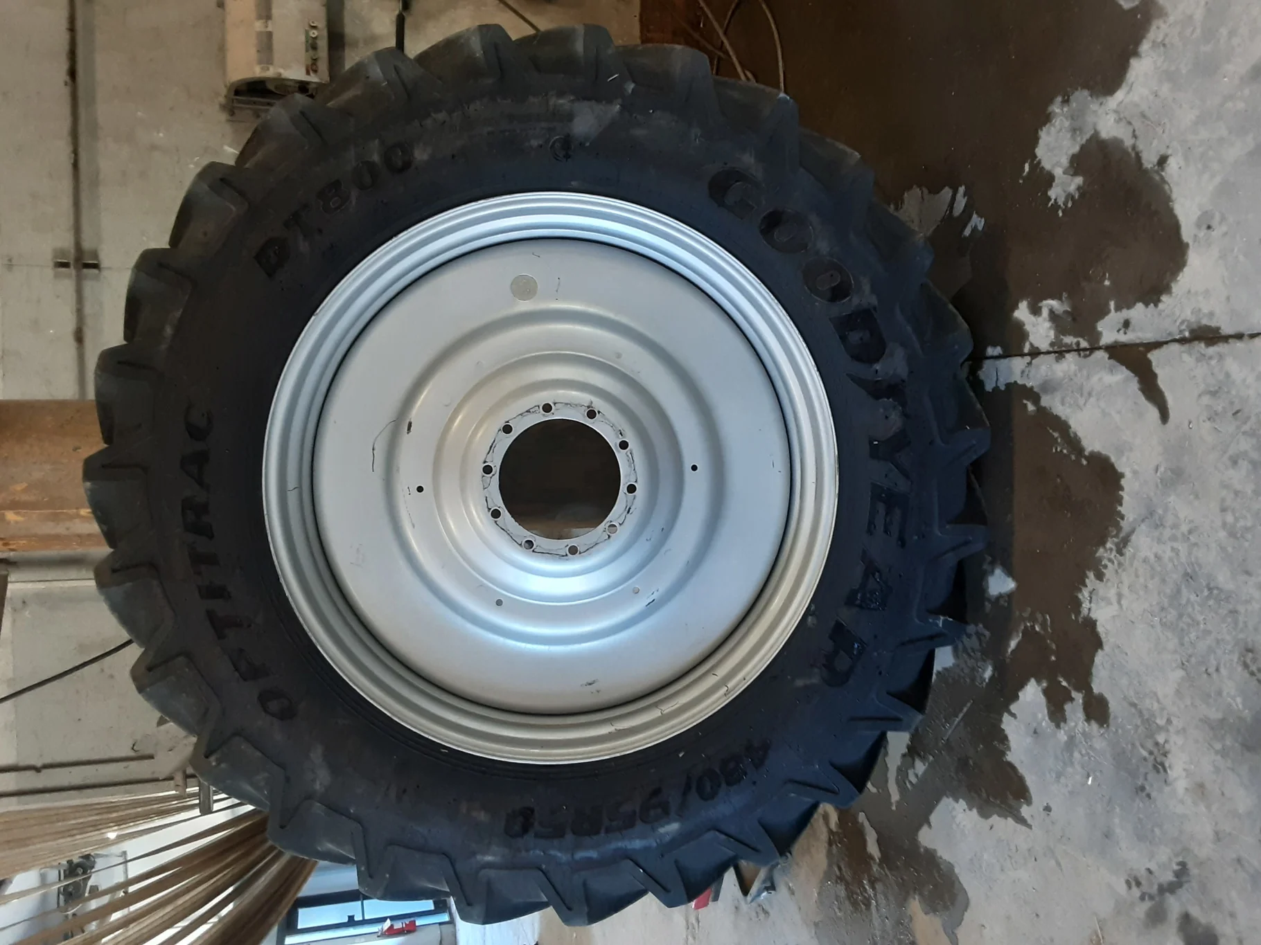 Used 95% 480/95R50 Goodyear Optitrac DT800 164B R-1W TL on a 15 x 50 Case Silver 10 Bolt Dual Wheel image 2