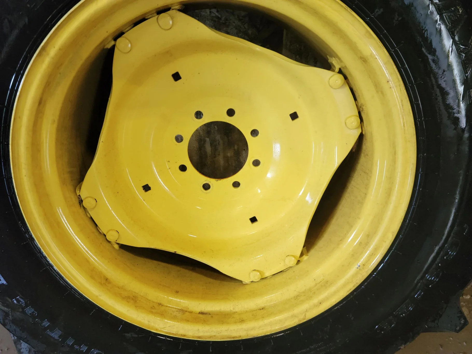 Used 95% 16.9-28 Galaxy Agritrac II R-1 (129A6) TL on a 15 x 28 JD GKN Style Wheel (8-8-6) image 2