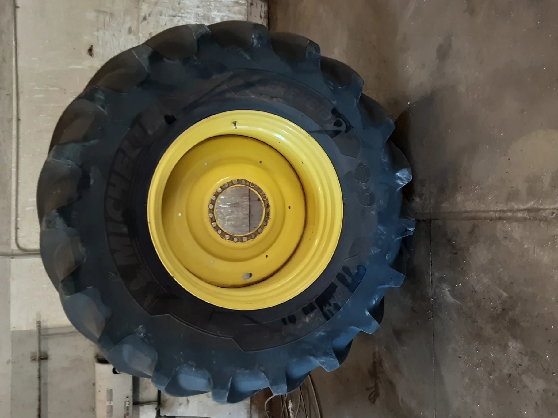 Used 98% VF900/60R38 CFO+ Michelin CerexBib 2 R-1W 193A8 TL on 27 x 38 John Deere Yellow 20 Bolt (.9