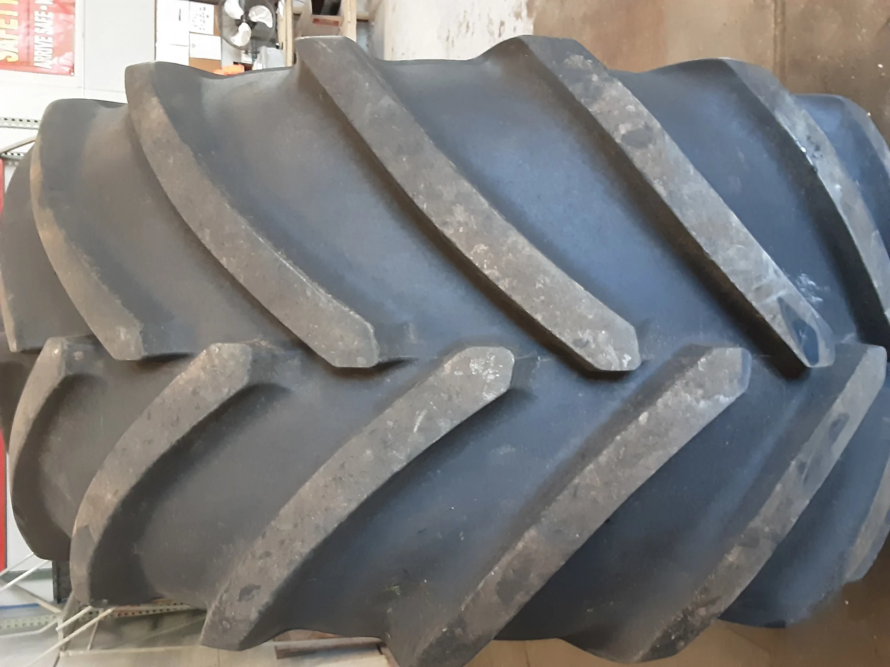 Used 98% VF900/60R38 CFO+ Michelin CerexBib 2 R-1W 193A8 TL on 27 x 38 John Deere Yellow 20 Bolt (.9 image 3