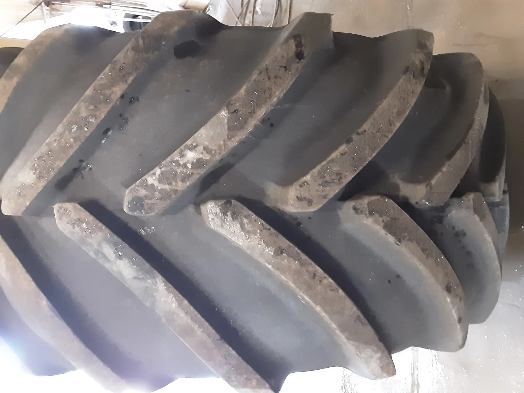 Used 98% VF900/60R38 CFO+ Michelin CerexBib 2 R-1W 193A8 TL on 27 x 38 John Deere Yellow 20 Bolt (.9 image 4