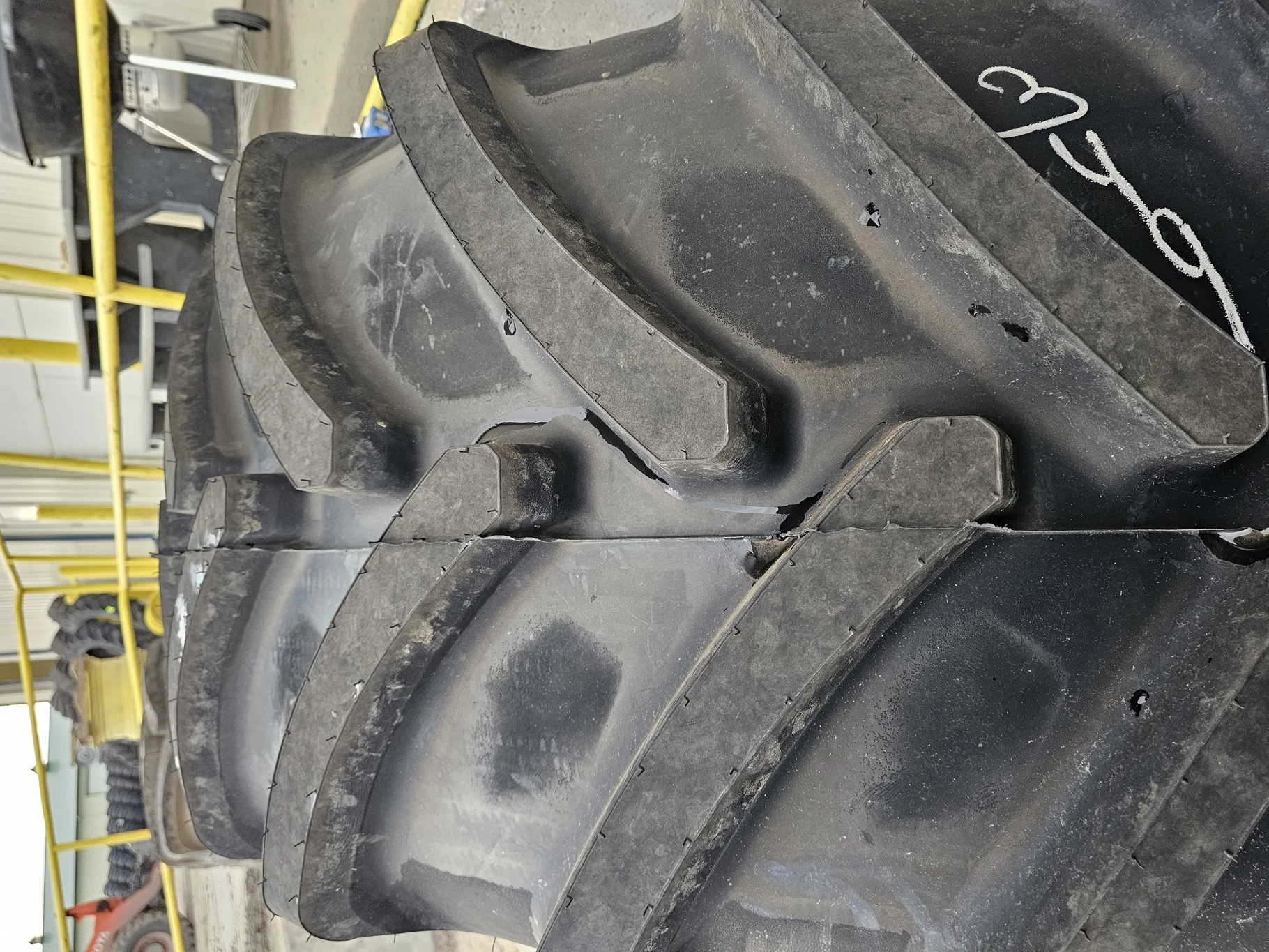 Take Off VF750/65R26 Firestone Maxi Traction R-1W (177B) TL on 25 X 26 8 Bolt JD  Rear Combine image 3