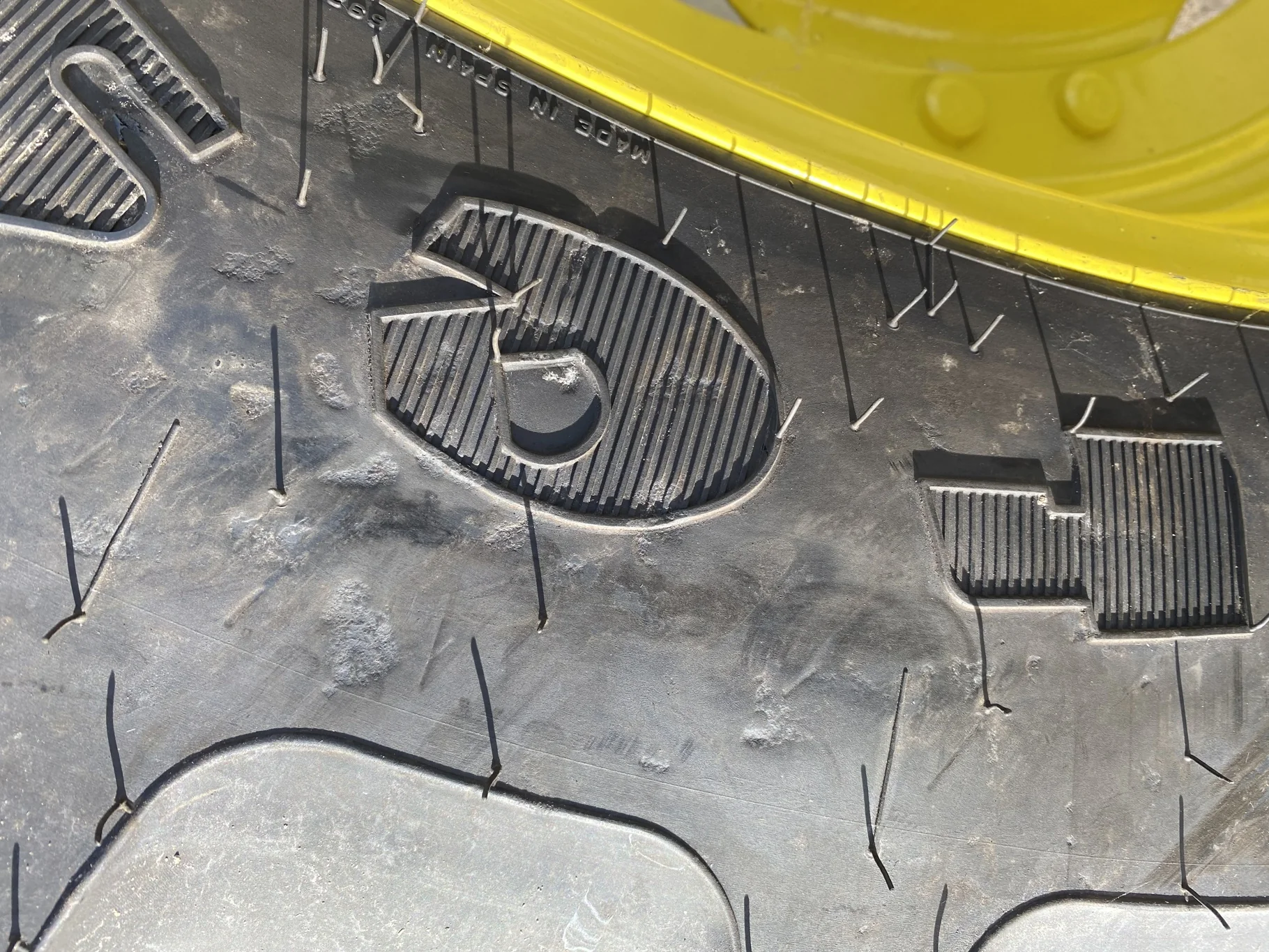 Take Off 320/90R42 Firestone Radial 9000 R-1W 139B TL on a 10 X 42 John Deere Yellow 8 bolt GKN Whe image 11