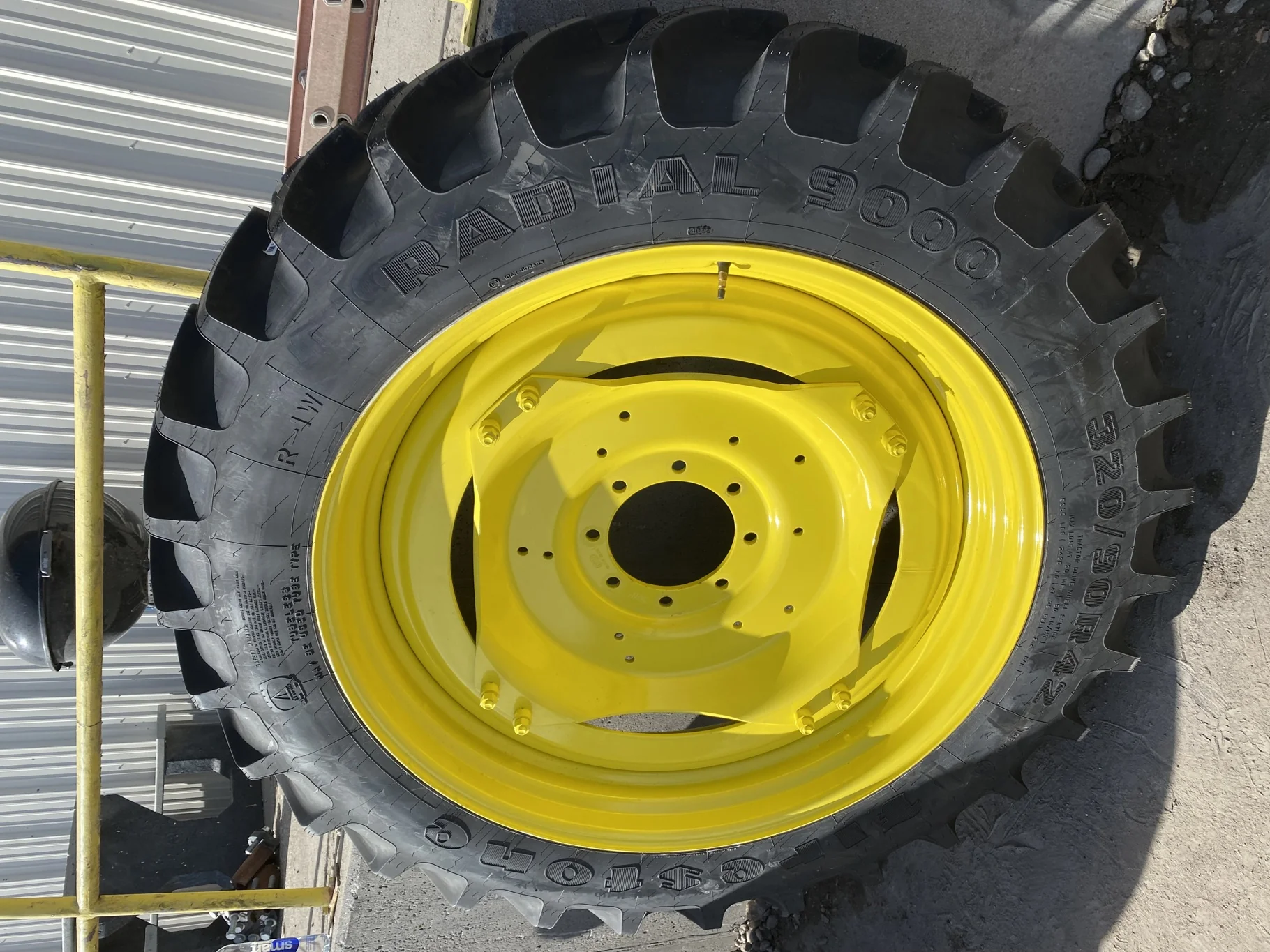 Take Off 320/90R42 Firestone Radial 9000 R-1W 139B TL on a 10 X 42 John Deere Yellow 8 bolt GKN Whe image 3