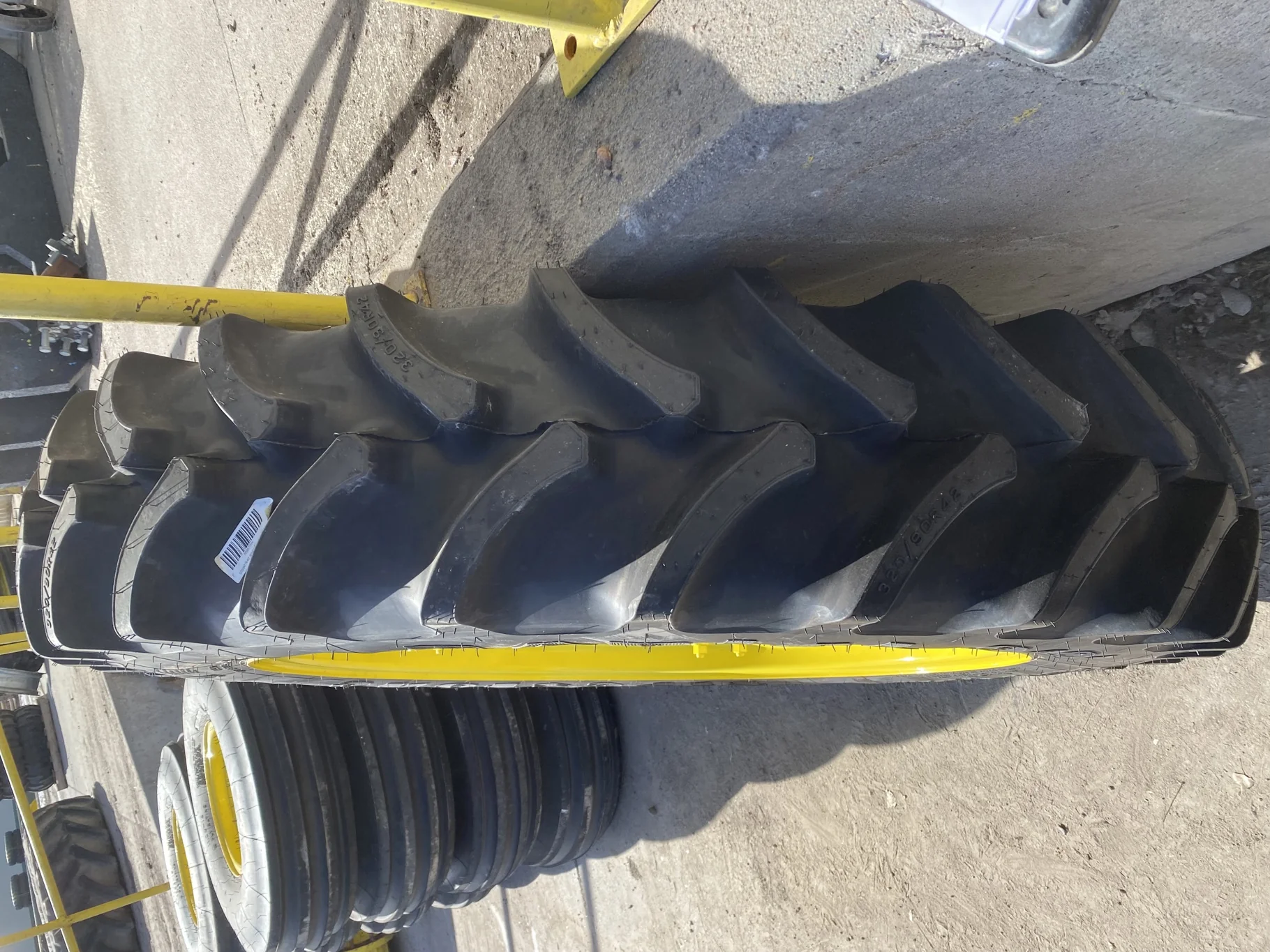 Take Off 320/90R42 Firestone Radial 9000 R-1W 139B TL on a 10 X 42 John Deere Yellow 8 bolt GKN Whe image 4