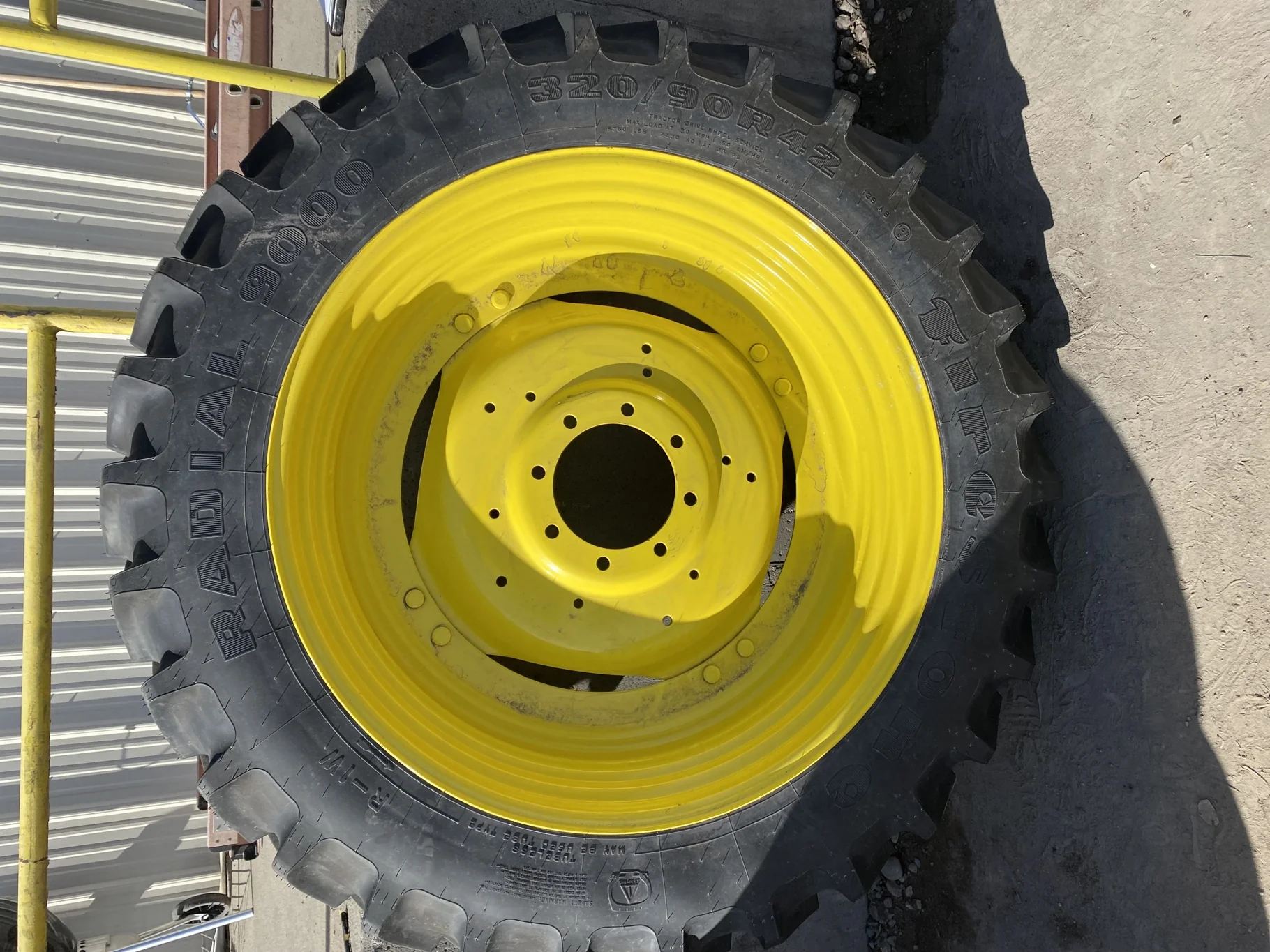 Take Off 320/90R42 Firestone Radial 9000 R-1W 139B TL on a 10 X 42 John Deere Yellow 8 bolt GKN Whe image 6