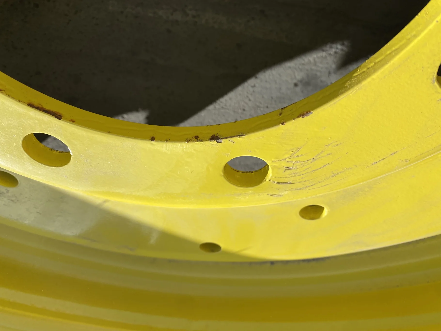 Take Off 320/90R42 Firestone Radial 9000 R-1W 139B TL on a 10 X 42 John Deere Yellow 8 bolt GKN Whe image 7