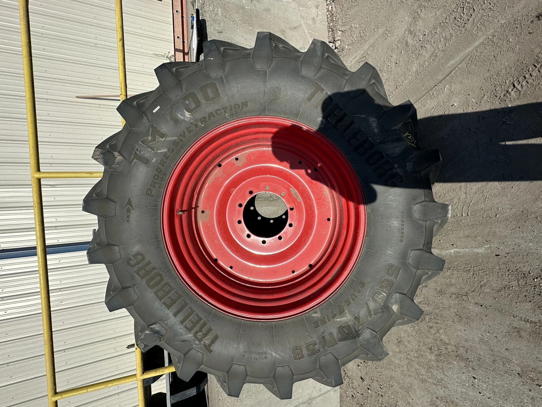 USED 98% 580/70R38 Trelleborg TM700 Progressive Traction R-1W 155D TL on a 18 X 38 Fendt Red 10 Bolt image 2