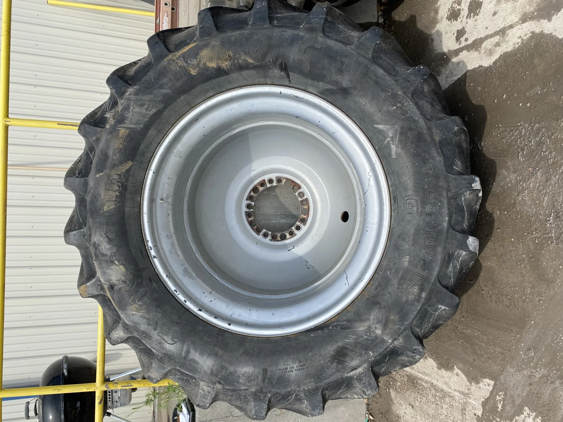 Used 75% 620/70R42 Firestone Radial All Traction DT R-1W 160b TL on a 18 x 42 Case Silver 20 Bolt D image 2