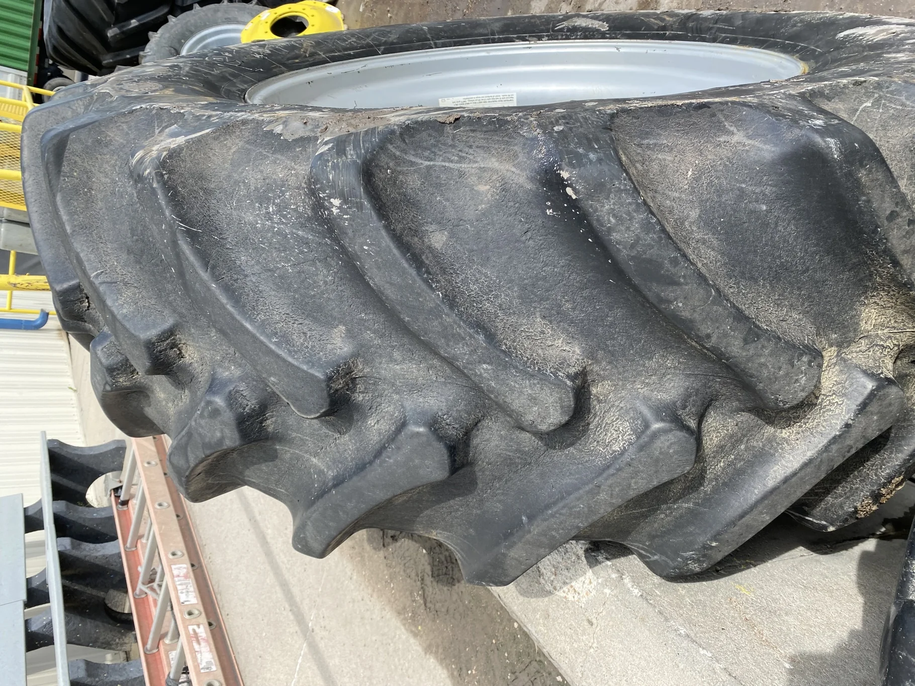Used 75% 620/70R42 Firestone Radial All Traction DT R-1W 160b TL on a 18 x 42 Case Silver 20 Bolt D image 3