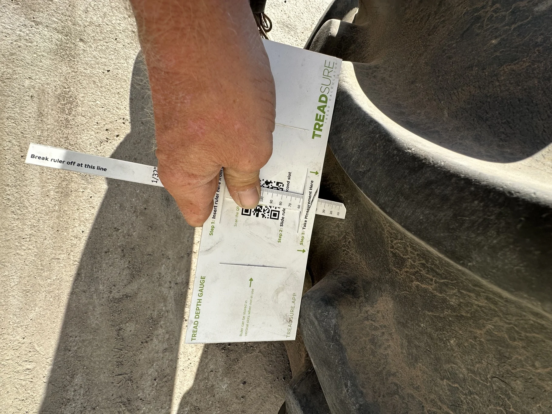 Used 70% 420/85R34 Firestone Radial All Traction DT R-1W 147B TL on a 15 x 34 JD Yellow Waffle image 8