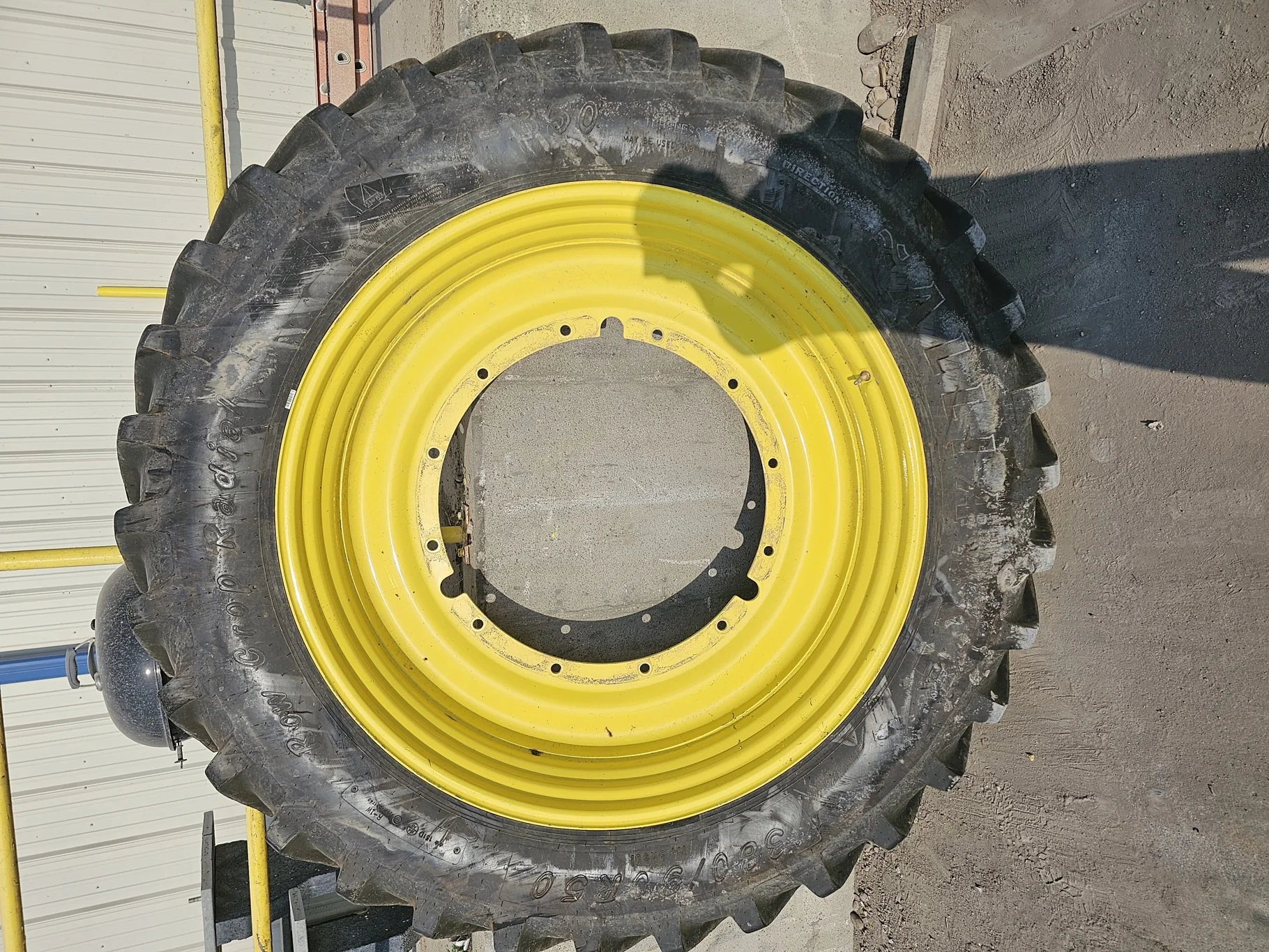 Used 80% 380/90R50 (14.9R0) Alliance Row Crop Radial R-1W 151D TL on a 12 x 50 JD Yellow Stub image 2