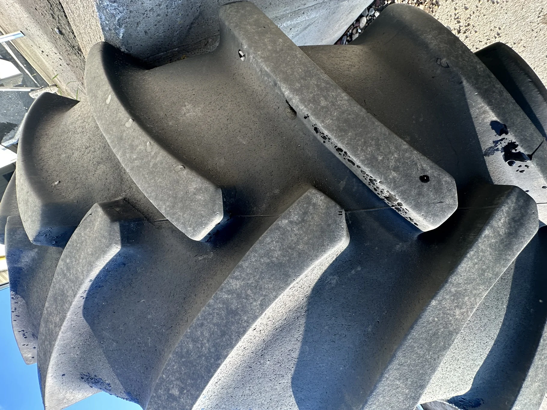 Used 70% 650/65R38 Continental Contract AC65 on 18 x 38 Agco Gray Stub Disc Sprayer Rims (Slight Stu image 4