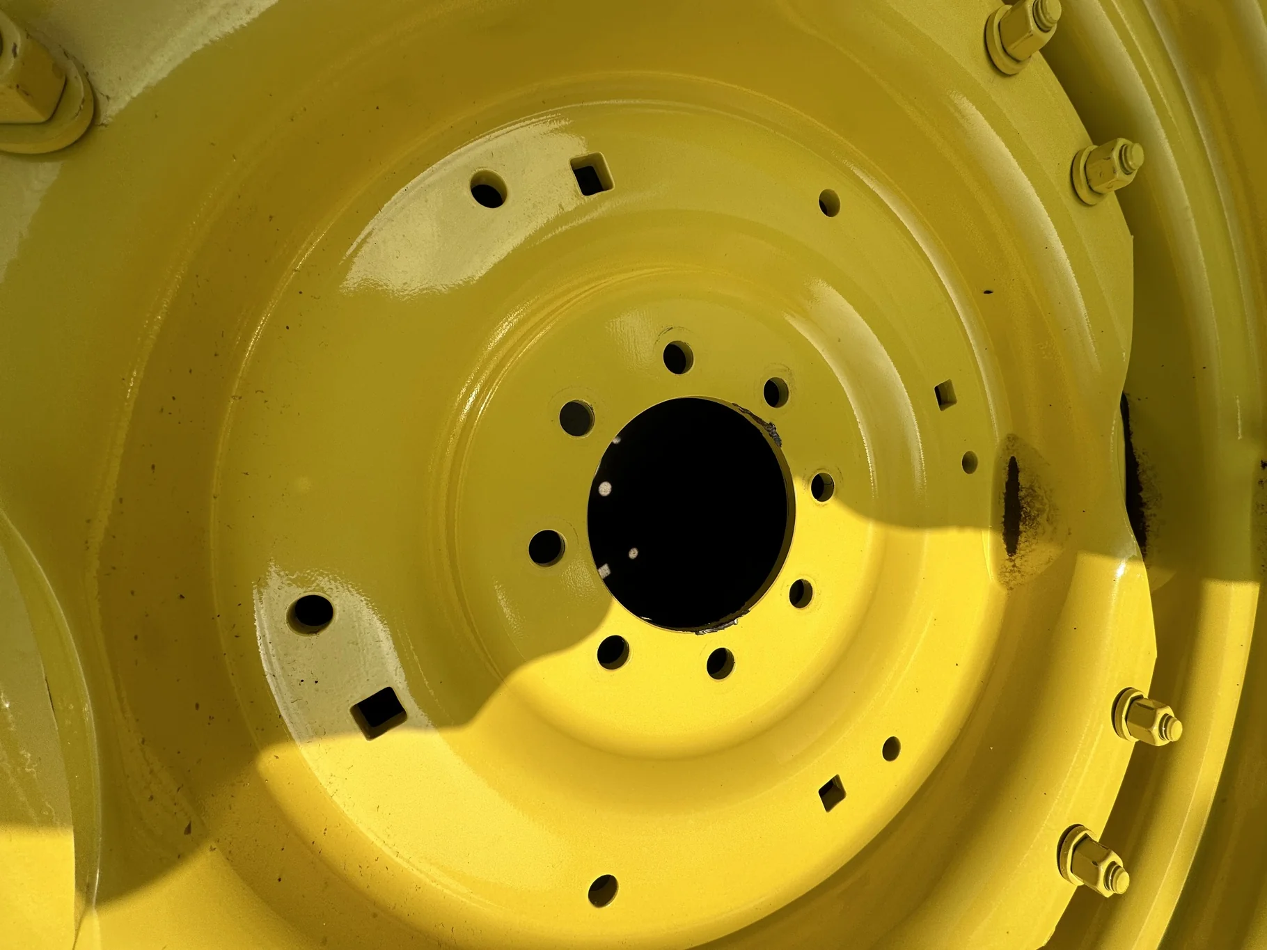 USED 98% 460/85R30 BKT AMX RT855 R-1W (145A8) TL on a 15 X 30 JD Yellow 2 Bolt GKN Style Wheel image 3