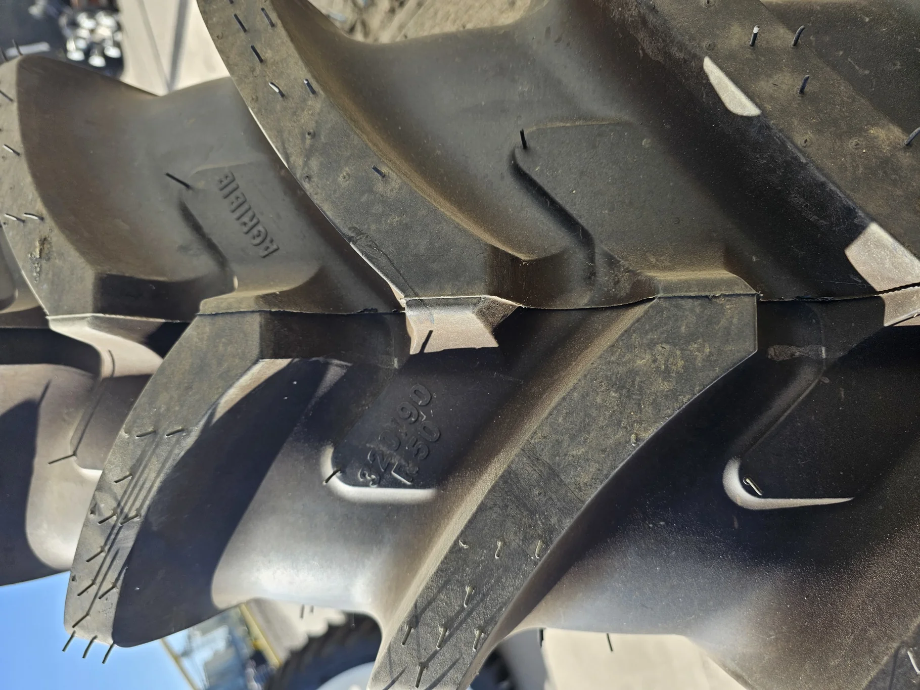 Take Off IF320/90R50 Michelin AgriBib Row Crop R-1W 158B TL on a 10 x 50 NH White 8 Bolt Stub Disc W image 3