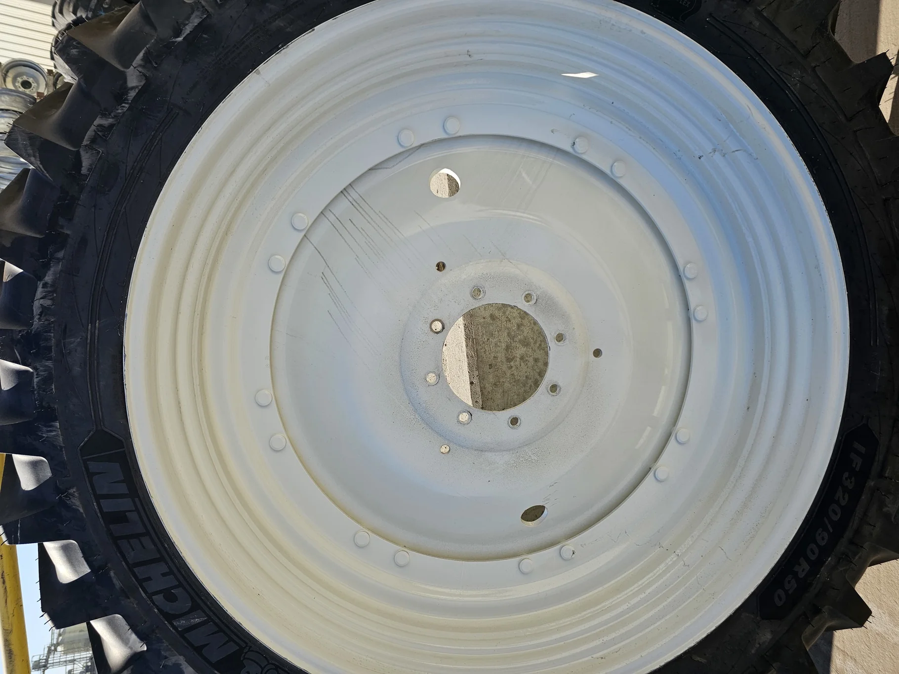 Take Off IF320/90R50 Michelin AgriBib Row Crop R-1W 158B TL on a 10 x 50 NH White 8 Bolt Stub Disc W image 4
