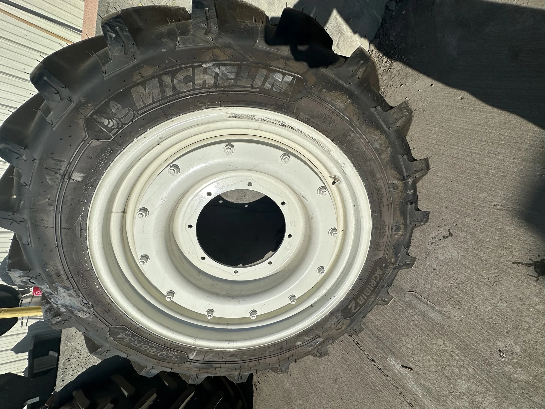 Take Off 320/85R34 (12.4R34) Michelin AgriBib 2 R-1W 133A8/133B TL on a 10 X 34 NH White Stub Disc