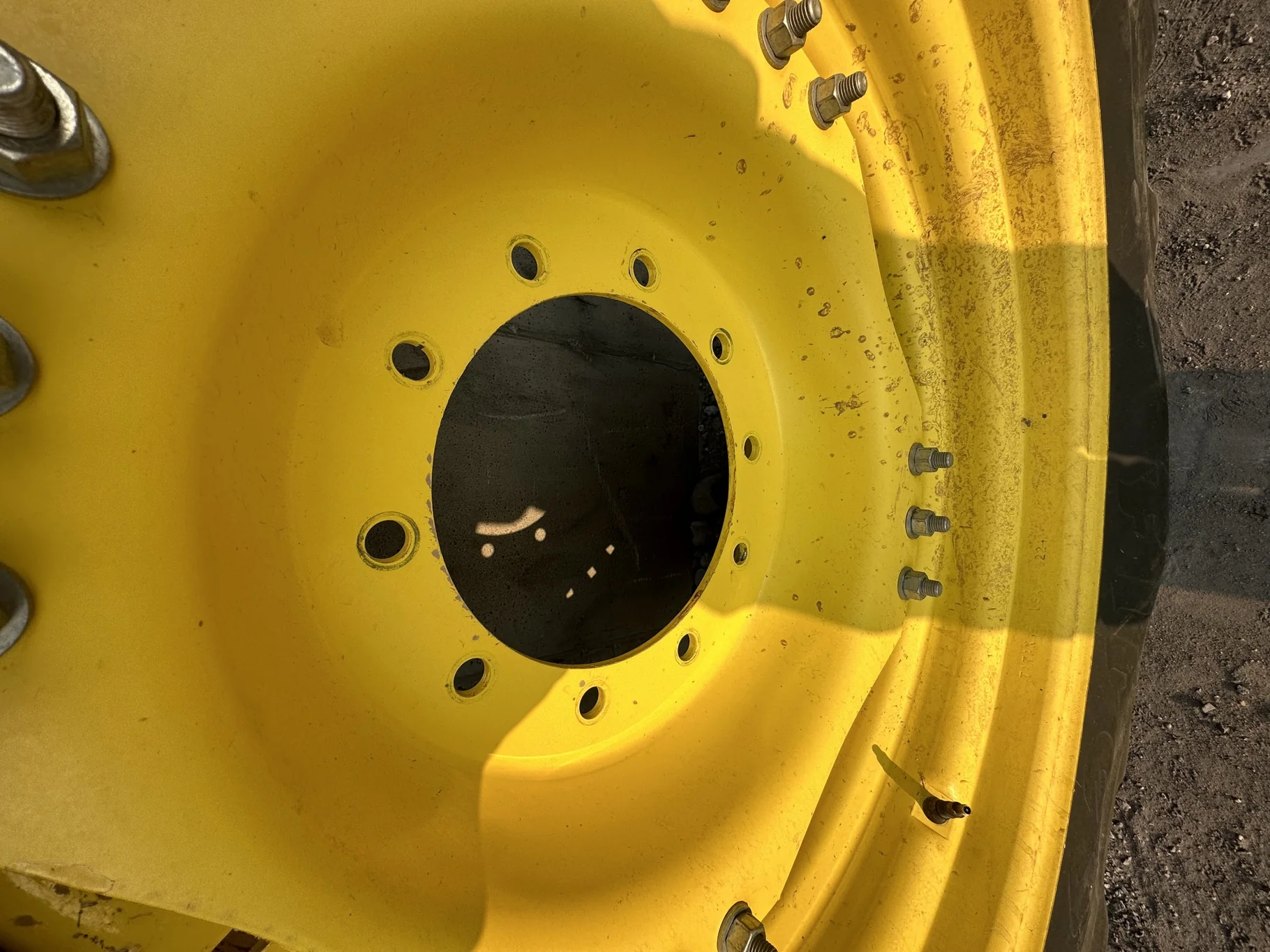 Used 85% 480/70R30 Firestone Maxi Traction R-1W 152D TL on a 15 x 30 JD Yellow Waffle Wheel (3 image 3