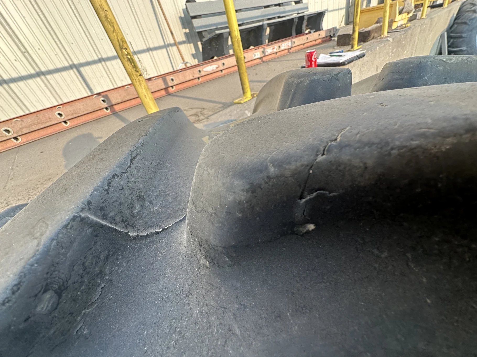 Used 85% 480/70R30 Firestone Maxi Traction R-1W 152D TL on a 15 x 30 JD Yellow Waffle Wheel (3 image 5