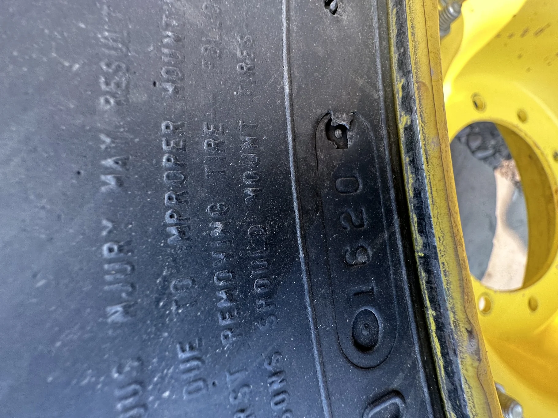 Used 85% 480/70R30 Firestone Maxi Traction R-1W 152D TL on a 15 x 30 JD Yellow Waffle Wheel (3 image 8