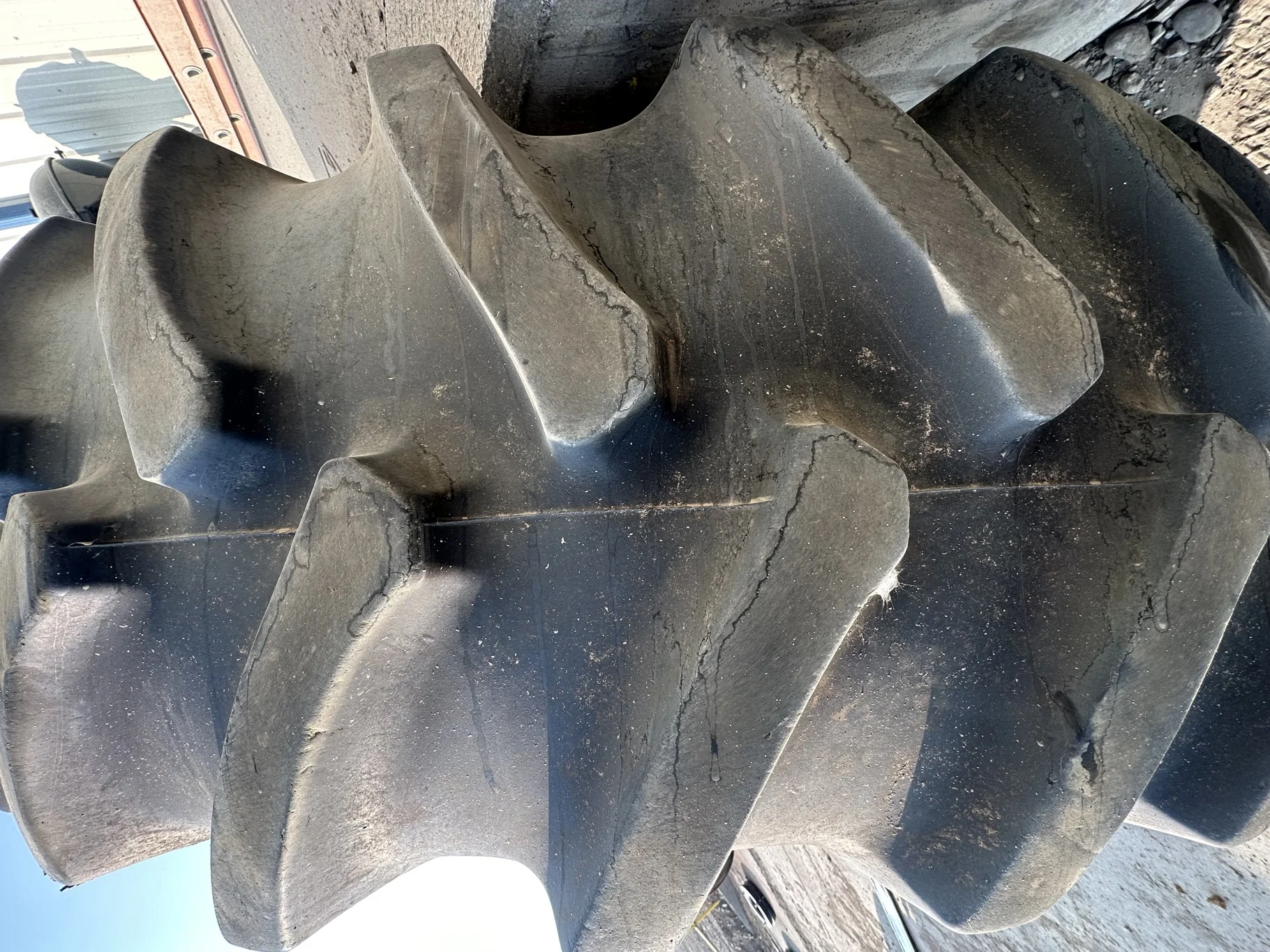 Used 85% 520/85R42 Firestone Radial Deep Tread 23 R-1W 157B TL on 18 x 42 JD Stub Disc - Fair Condi image 3